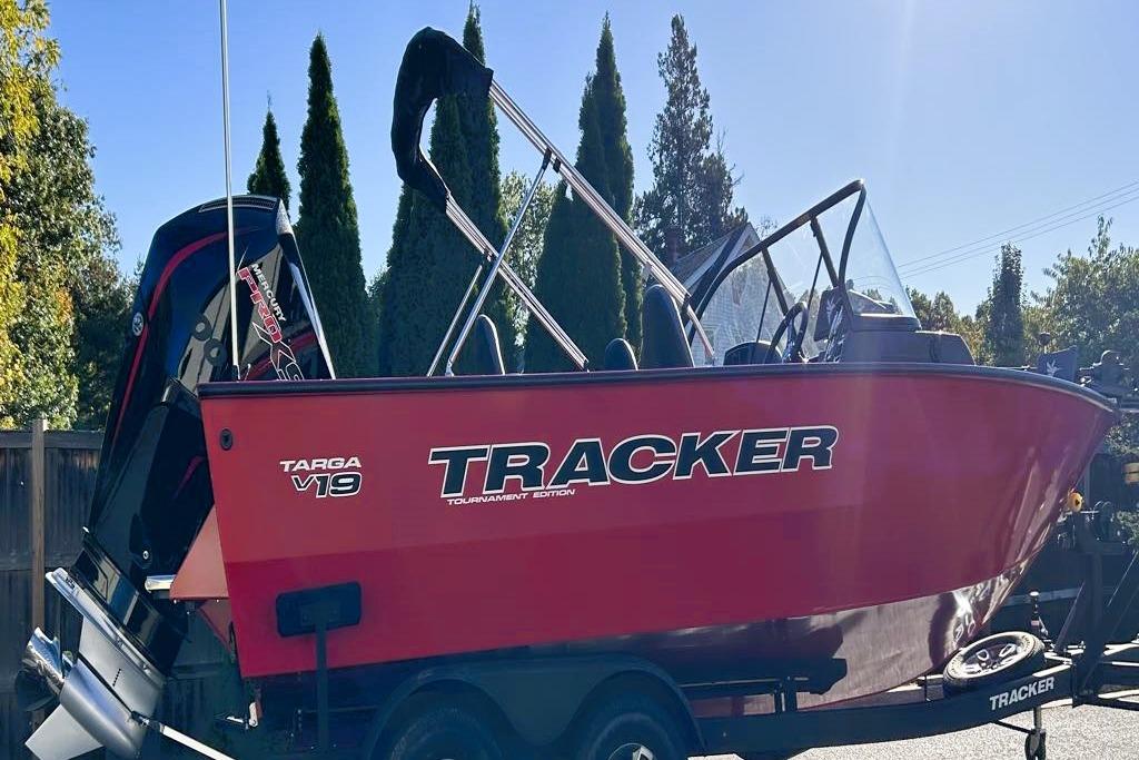 2026 Tracker Targa V-19 Combo