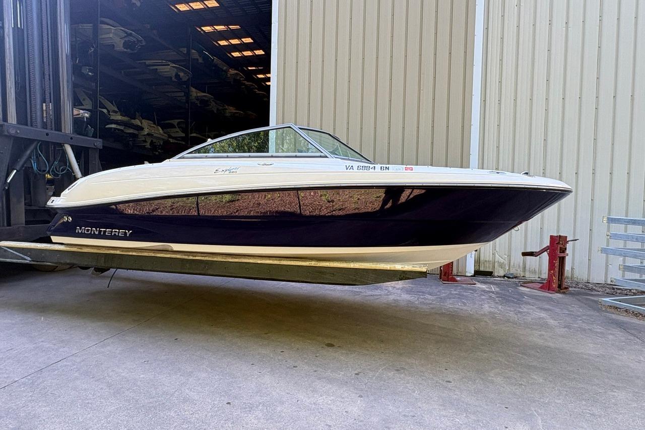 2007 Monterey 220 Explorer