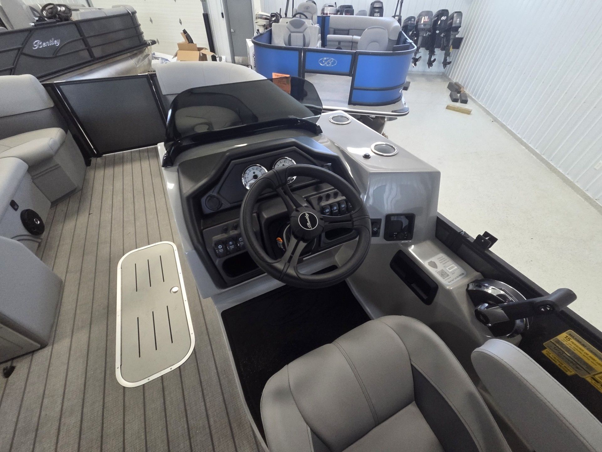2026 Bentley Pontoons Legacy 223 Navigator - 20