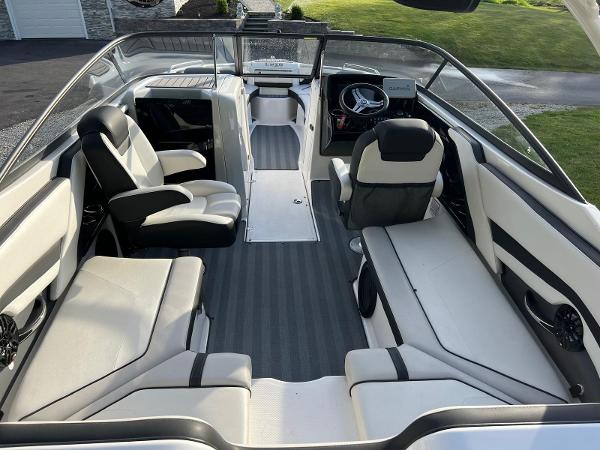 2019 Yamaha Boats 242 Limited S - 8