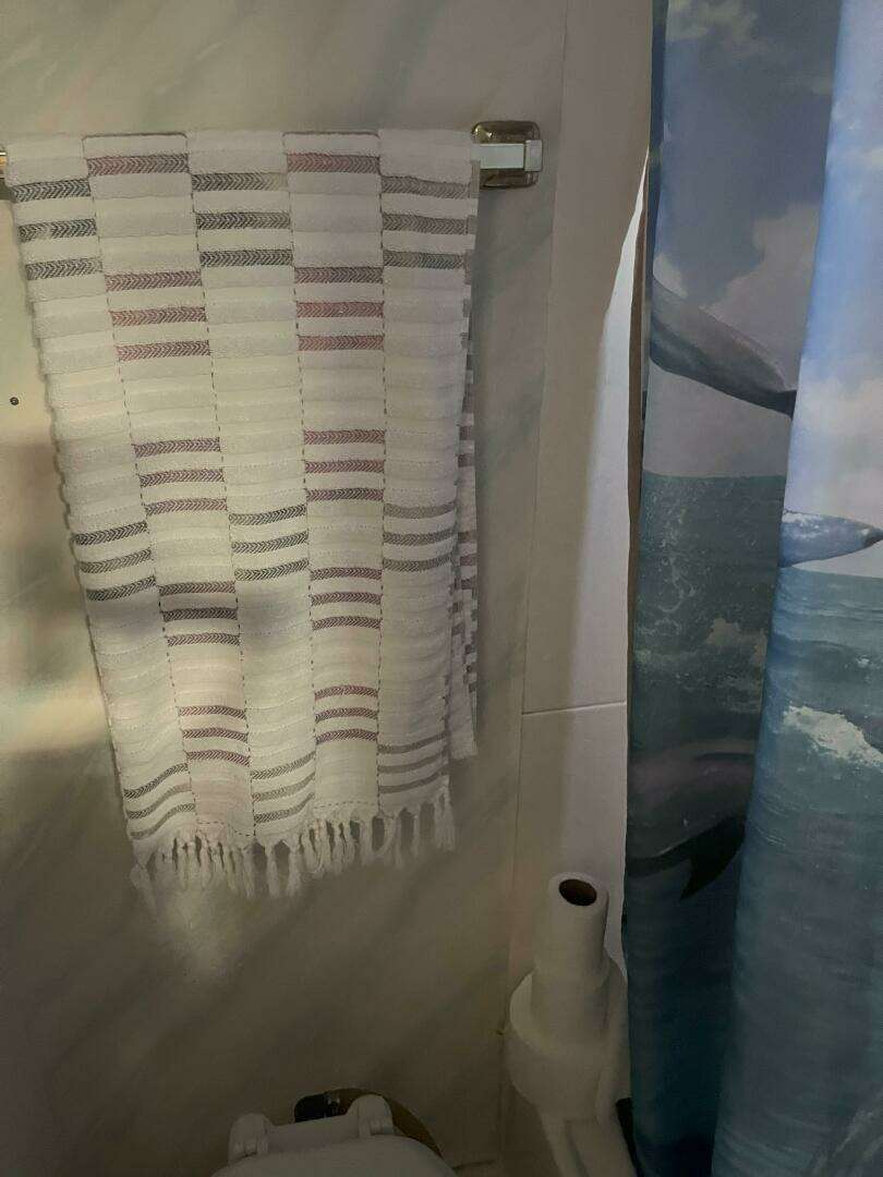 1990 Jefferson 43 Sundeck - Image 33