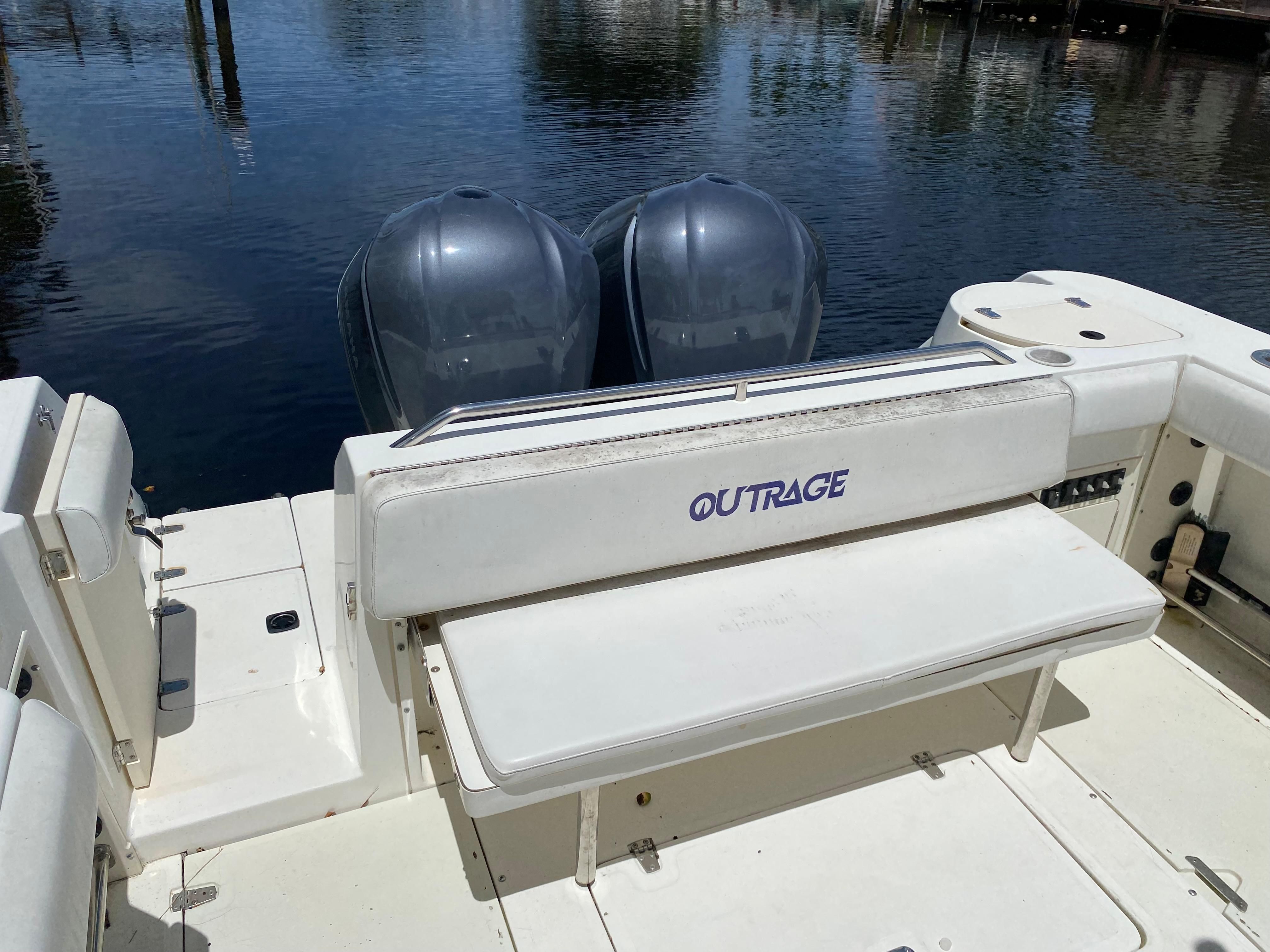 2001 Boston Whaler 28 Outrage - 15