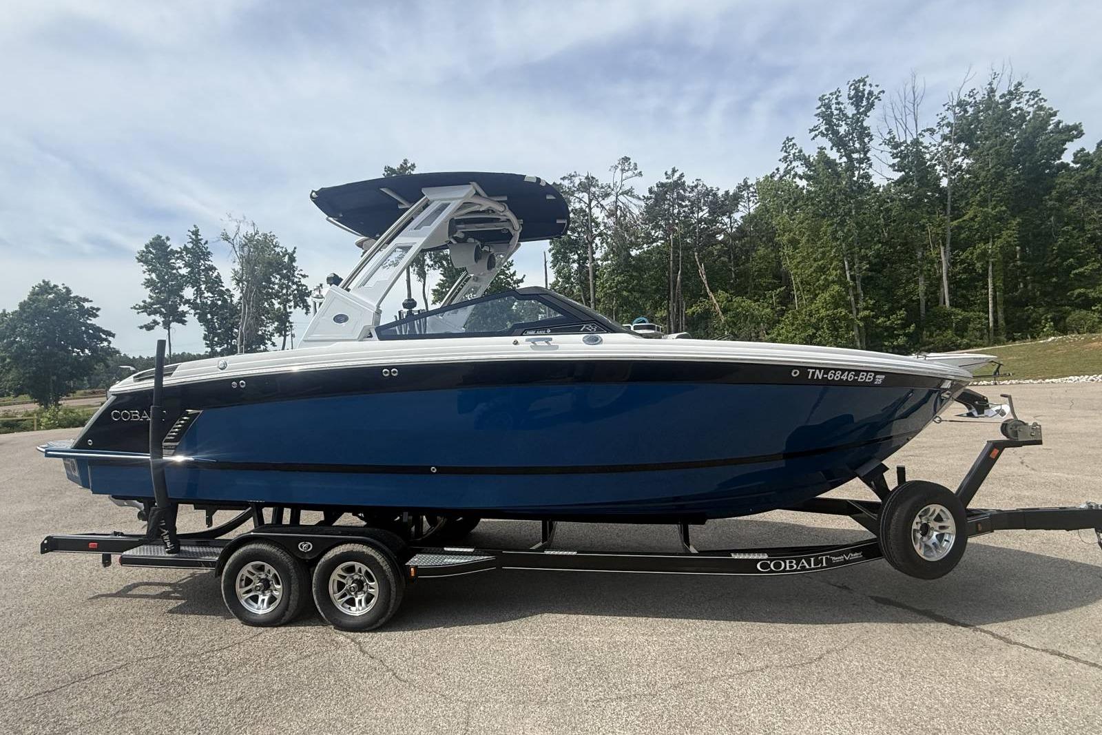 2024 Cobalt R8 Surf