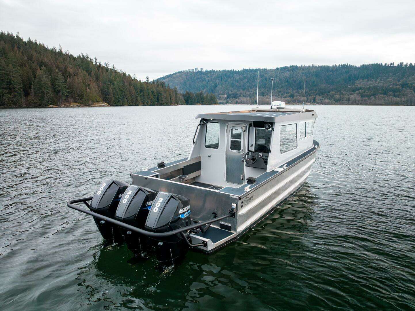 2023 Liquid Metal Maquinna Crew - Image 11