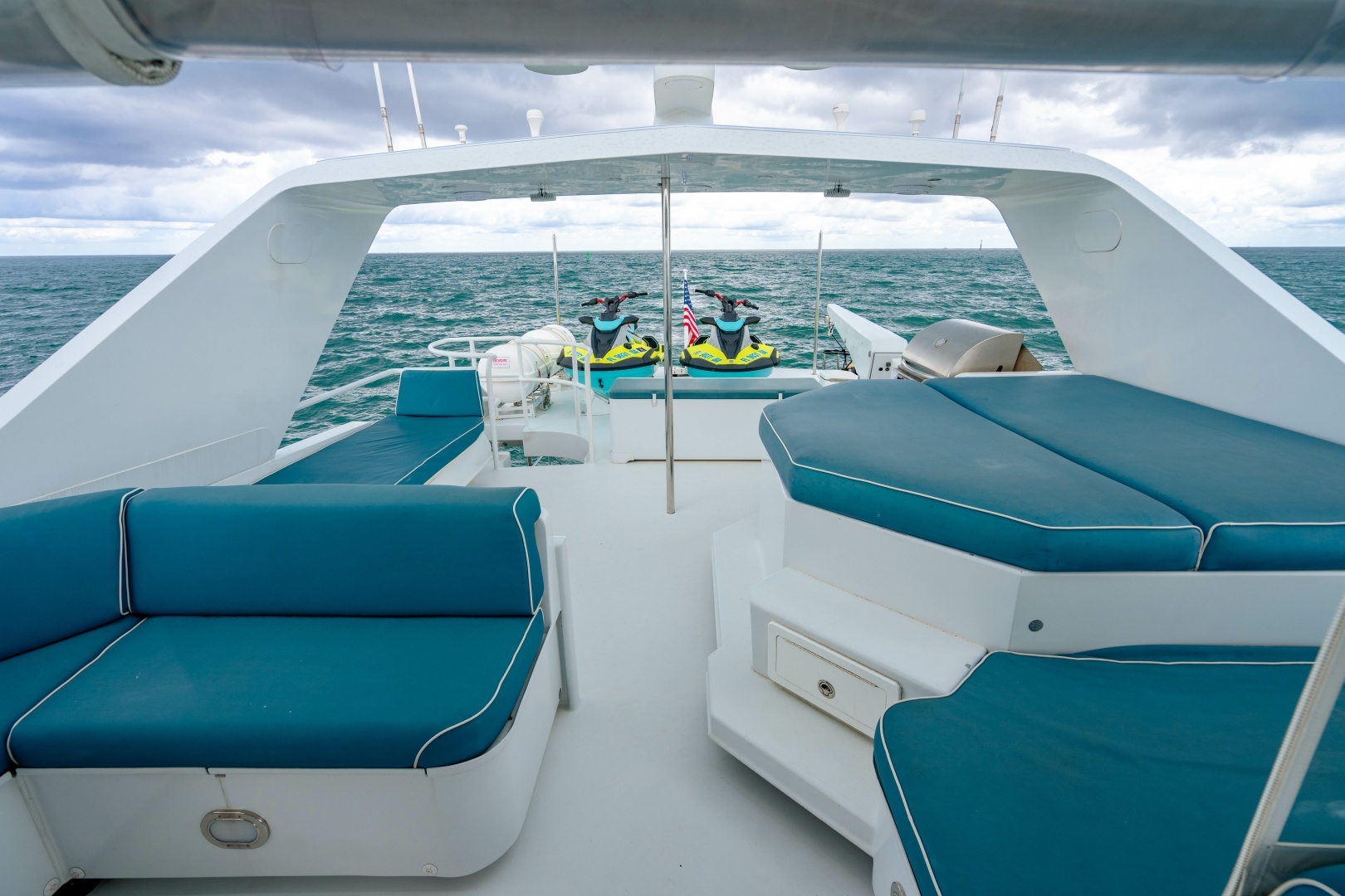 2006 Broward Raised Pilothouse - Image 32