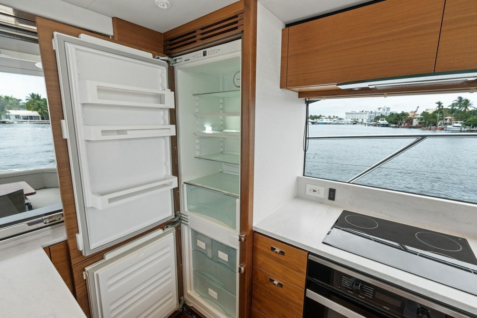 2020 Princess S62 Sportbridge - Image 36