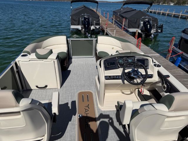 2026 Tahoe 2185 LTZ Quad Lounger - 13