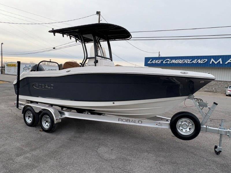 2025 Robalo R202 Explorer - 42