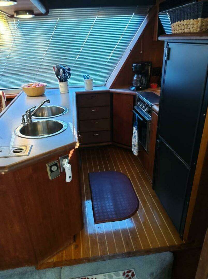 1991 Bayliner 4588 Pilothouse Motoryacht - Image 7