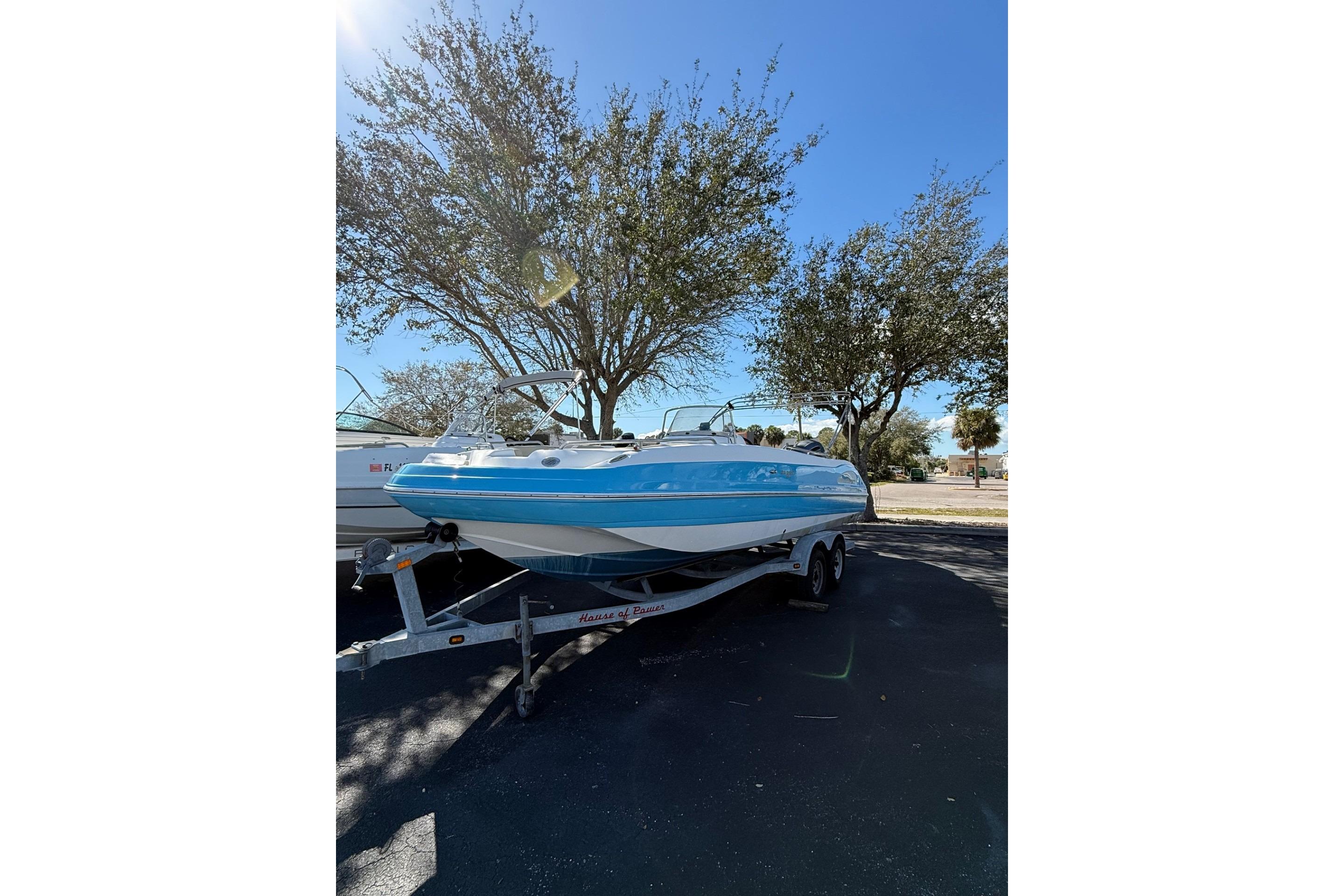 2019 Hurricane SunDeck Sport CC 231 OB