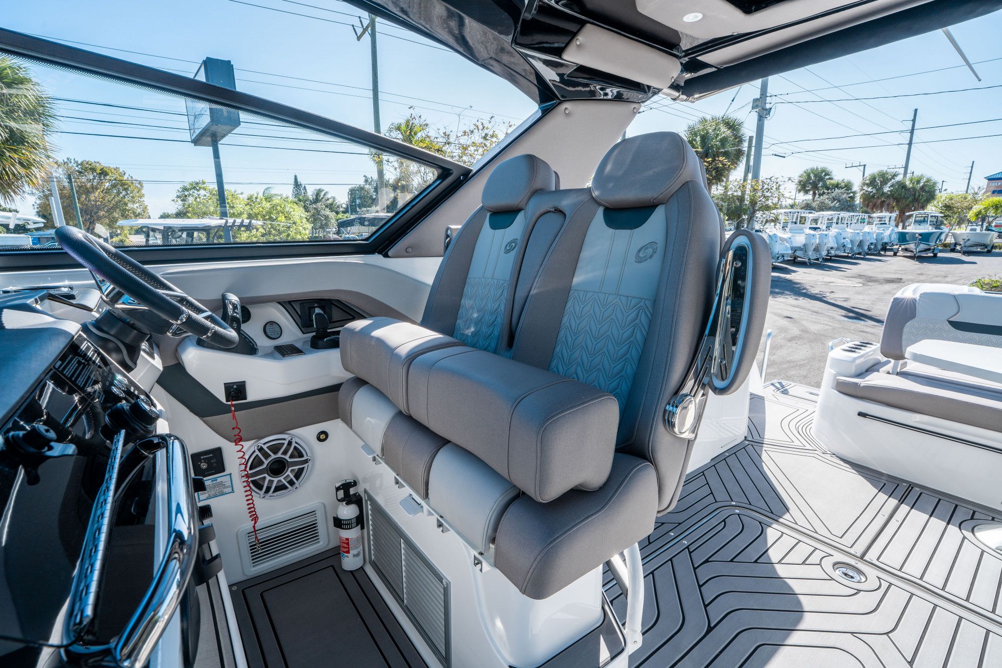 2026 Hurricane SunDeck 3200 OB - 20