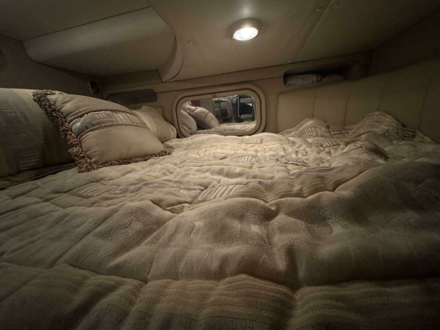 2002 Rinker 342 Fiesta Vee - Image 12