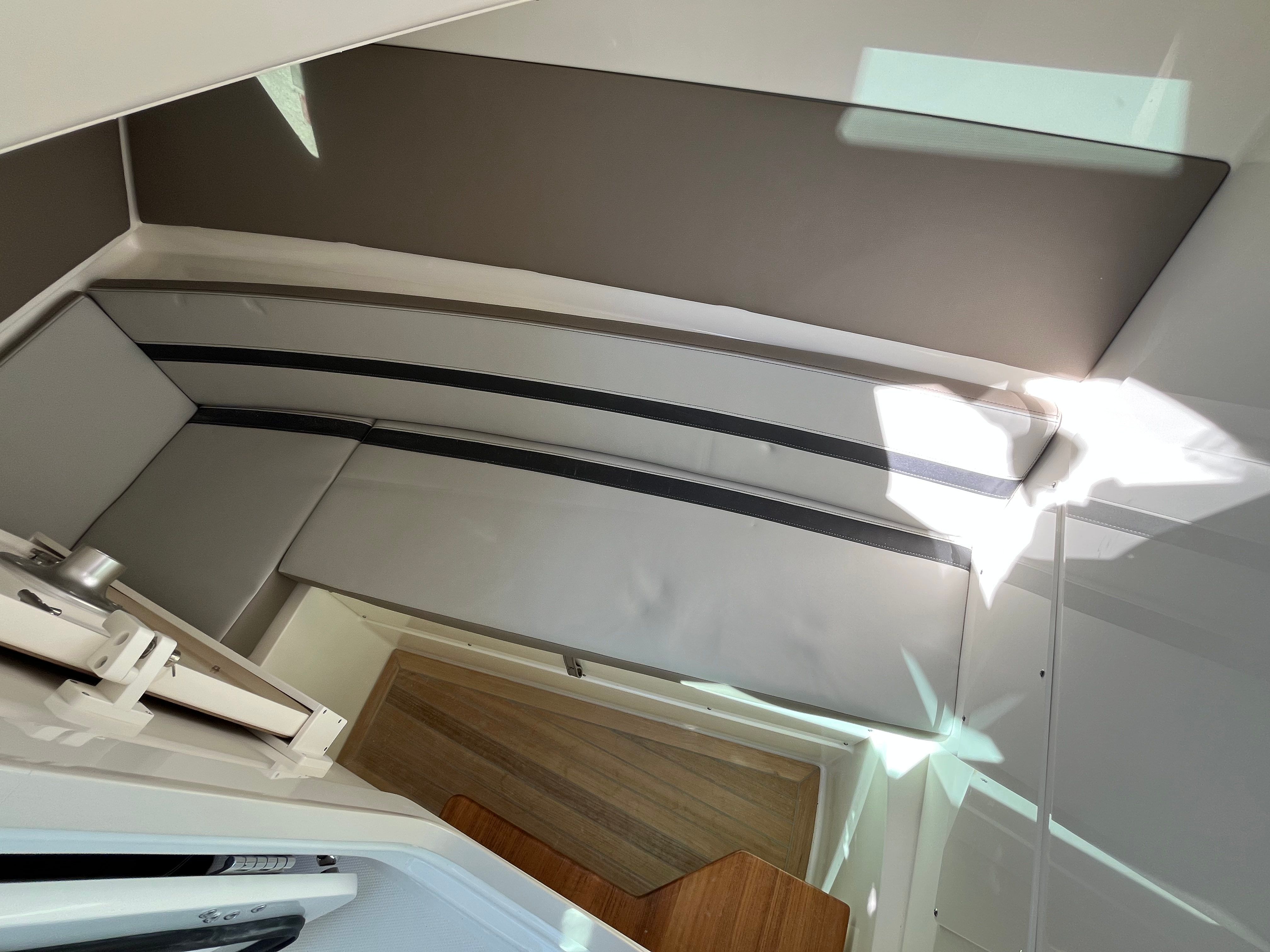 2026 Boston Whaler 330 Vantage - 26