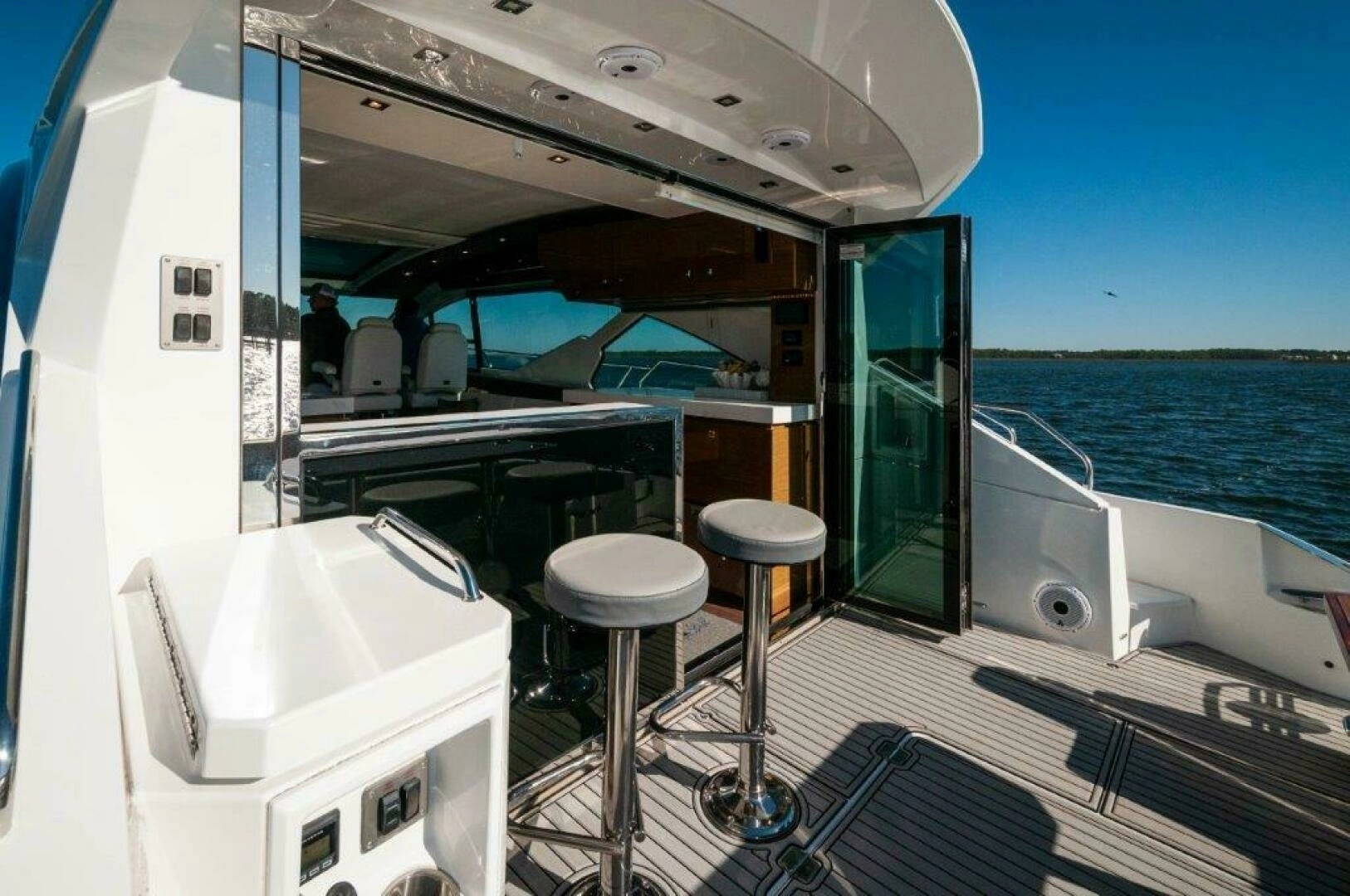 2020 Cruisers Yachts 60 Cantius - Image 40