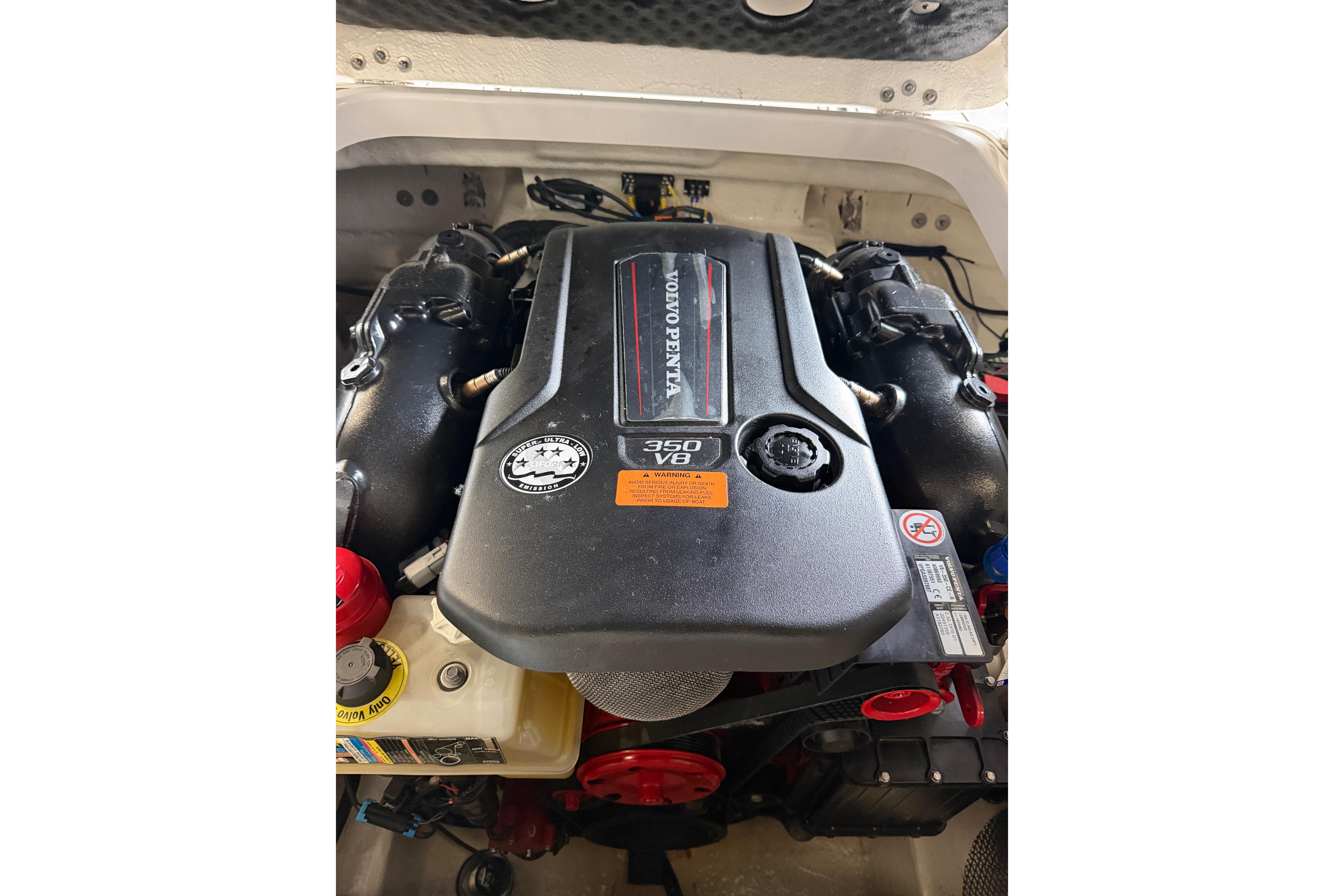 2023 Chaparral 247 SSX engine, featuring a powerful 350 V8 motor.
