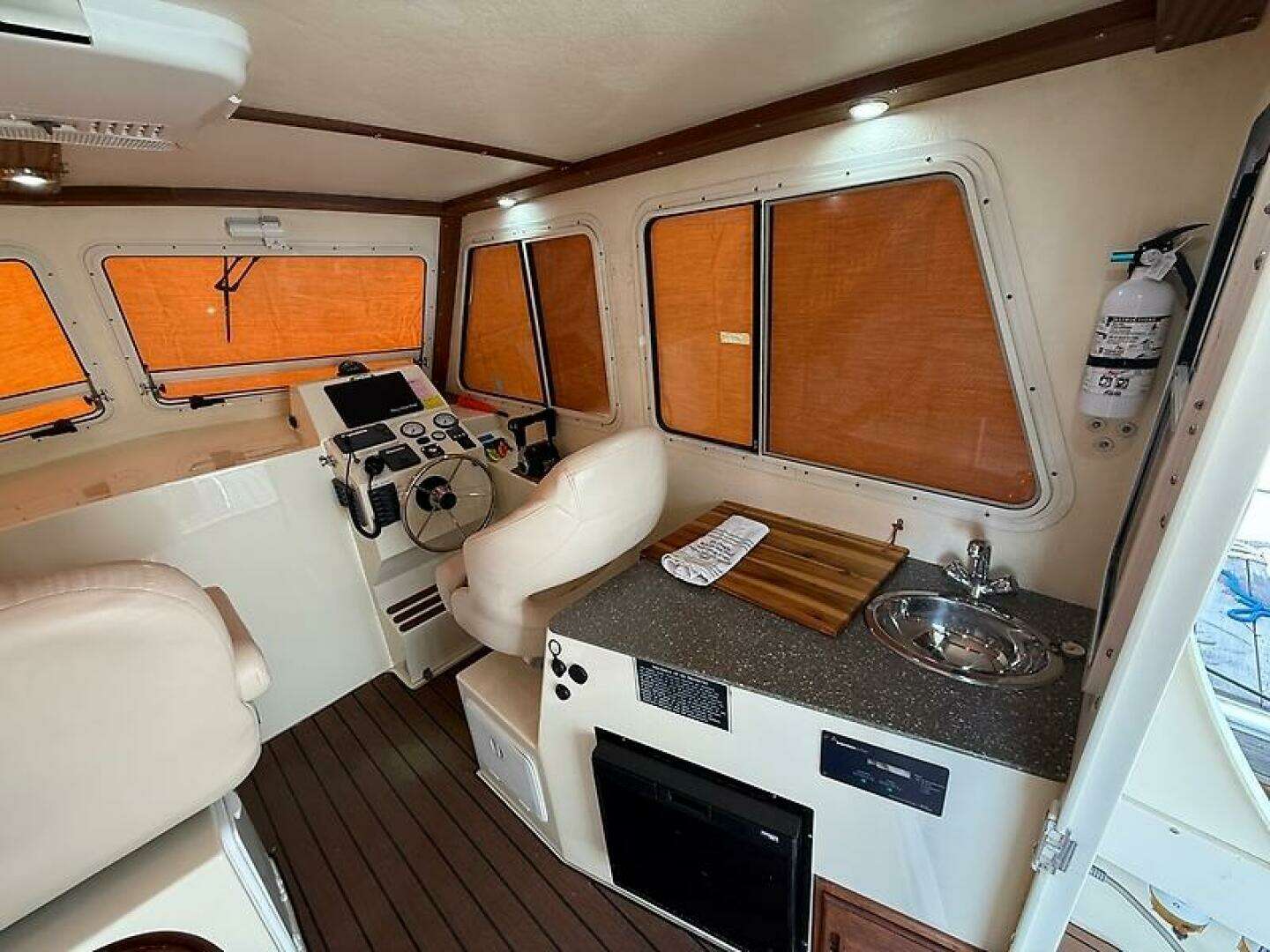 2018 Islander 27 Islander Hardback - Image 39