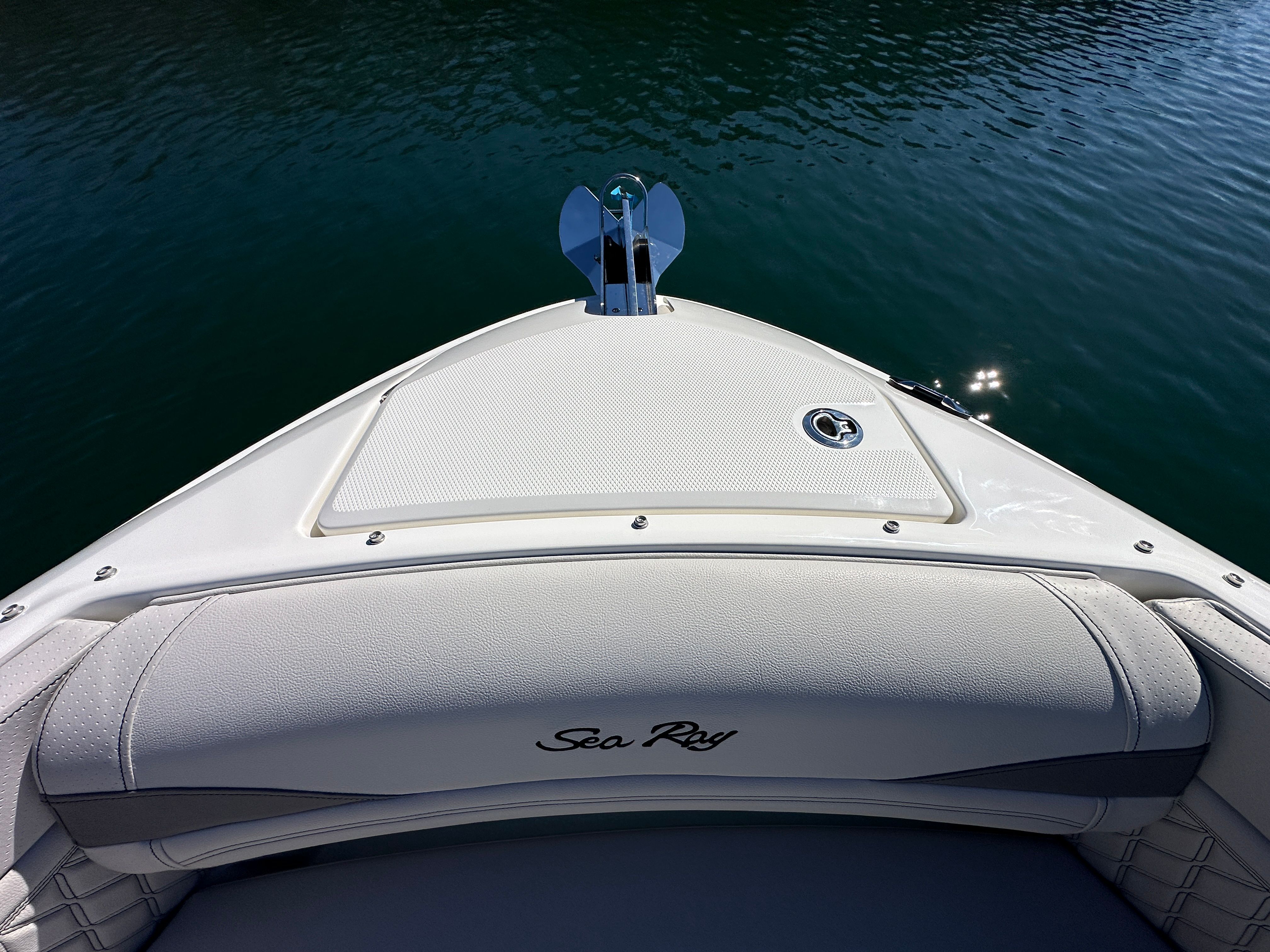 2026 Sea Ray SLX 260 - 12