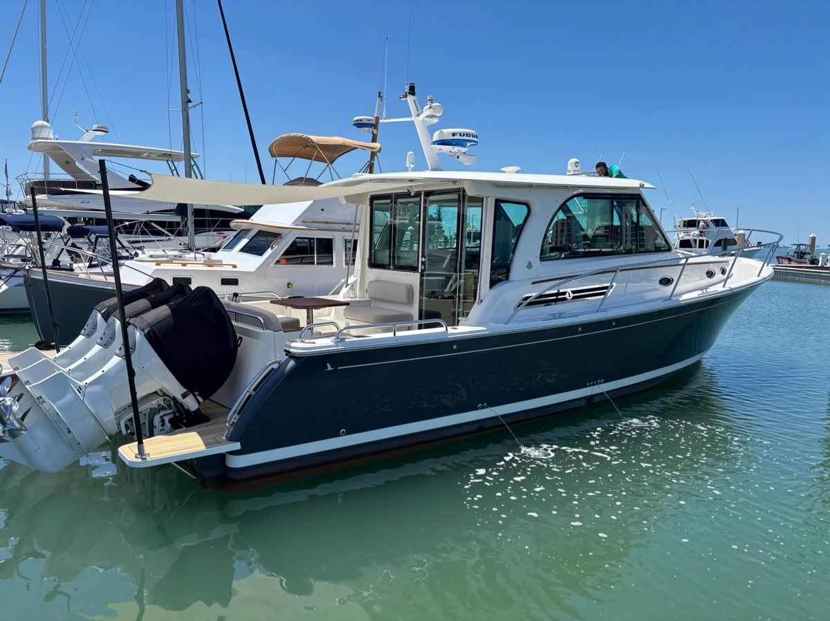 2022 Back Cove 39O - 12