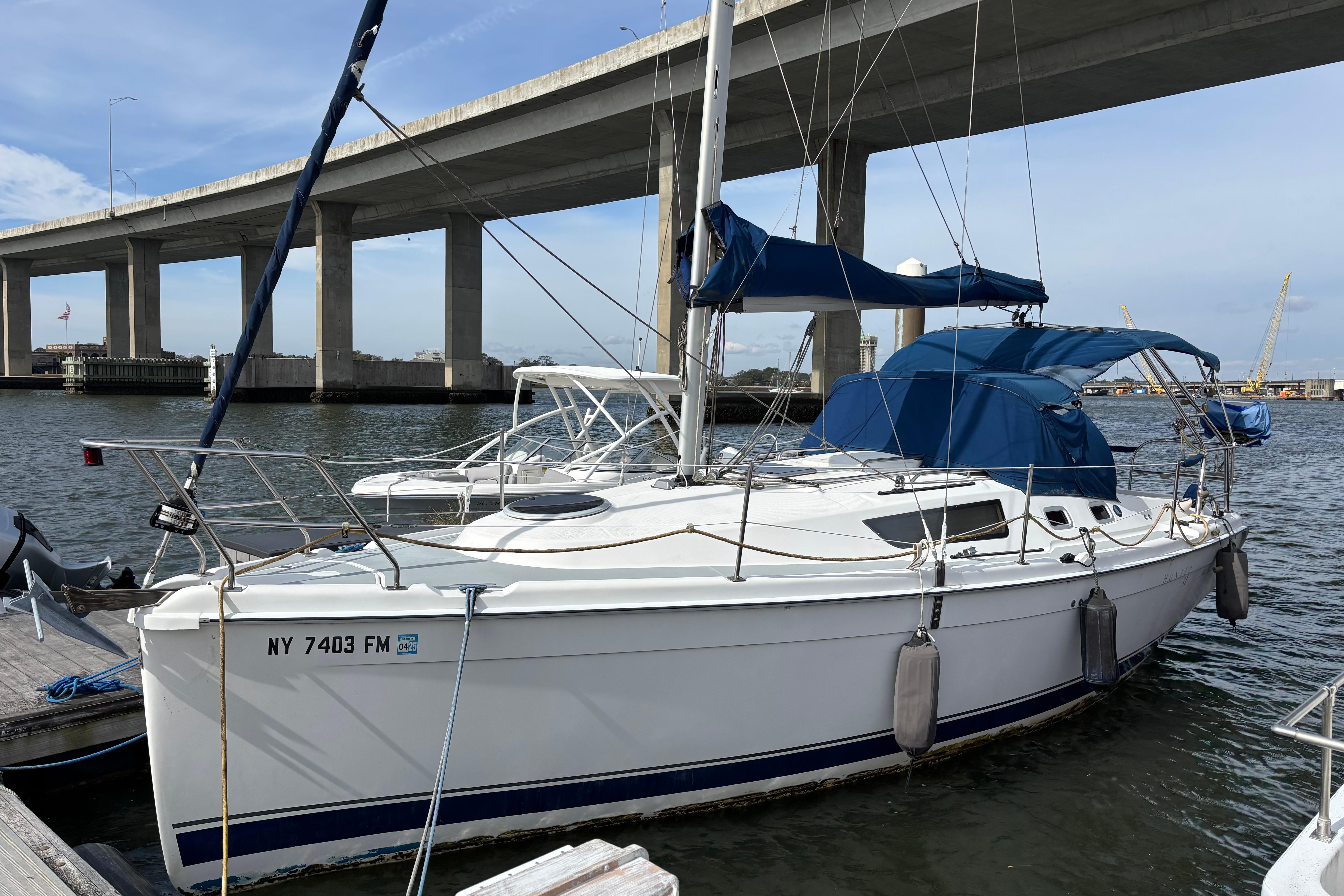 2005 Hunter 31