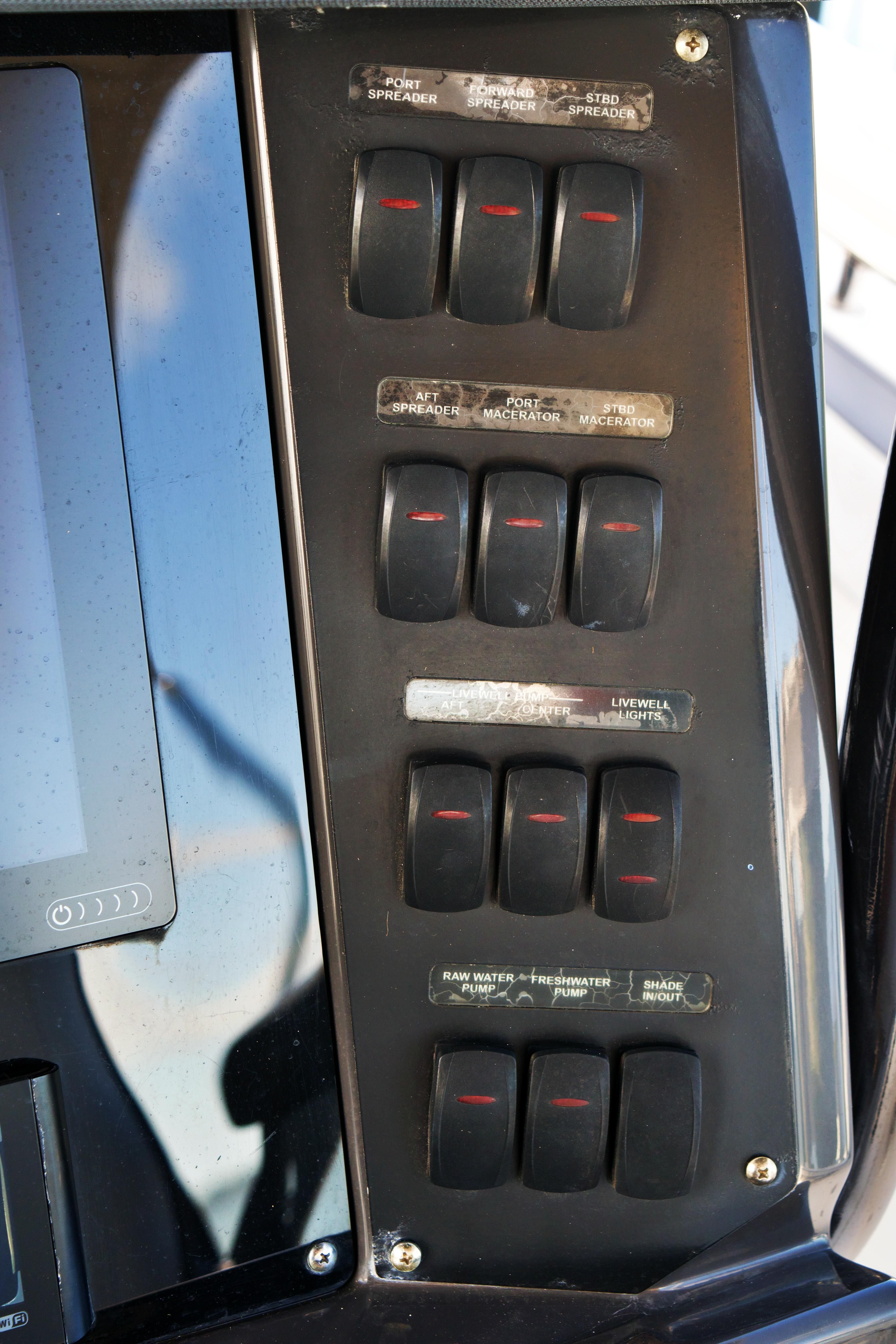 2020 BLACKFIN 332 CC - Image 56