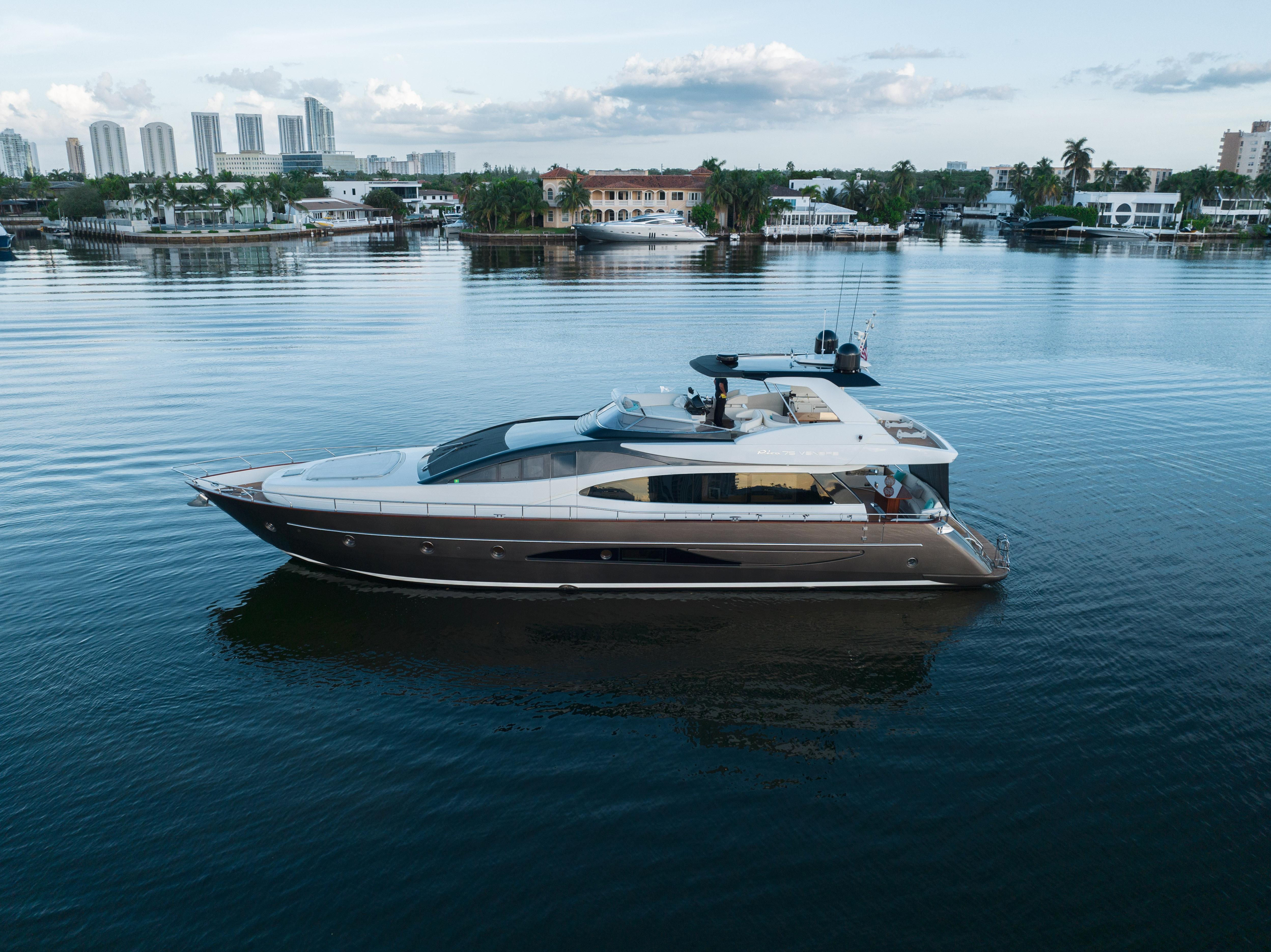 2012 Riva 75' Venere