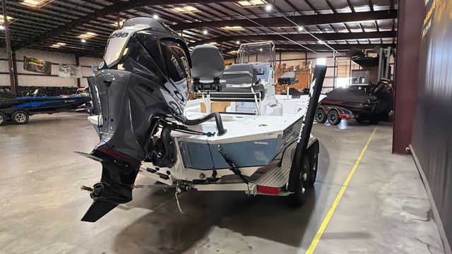 2026 Xpress H22 Bay W/ Yamaha 200 "SHO" - 5