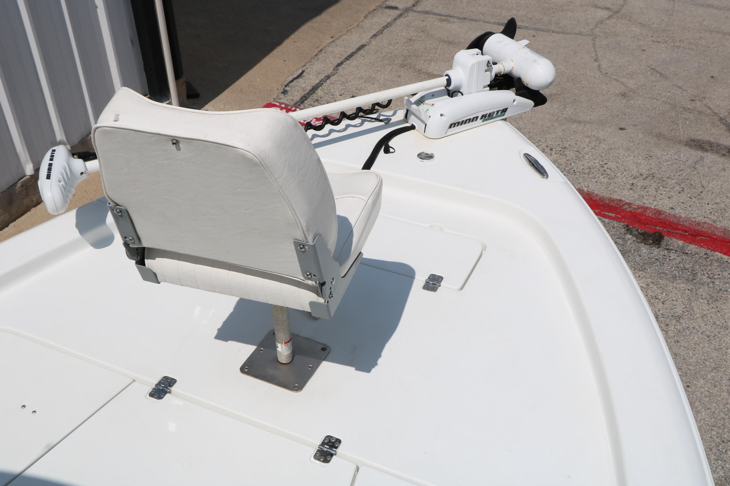 2015 Sea Hunt BX 22 BR boat with white seat and trolling motor.