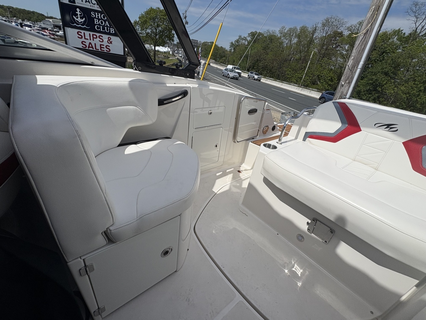 2013 Monterey M5 Sport Boat - Image 10