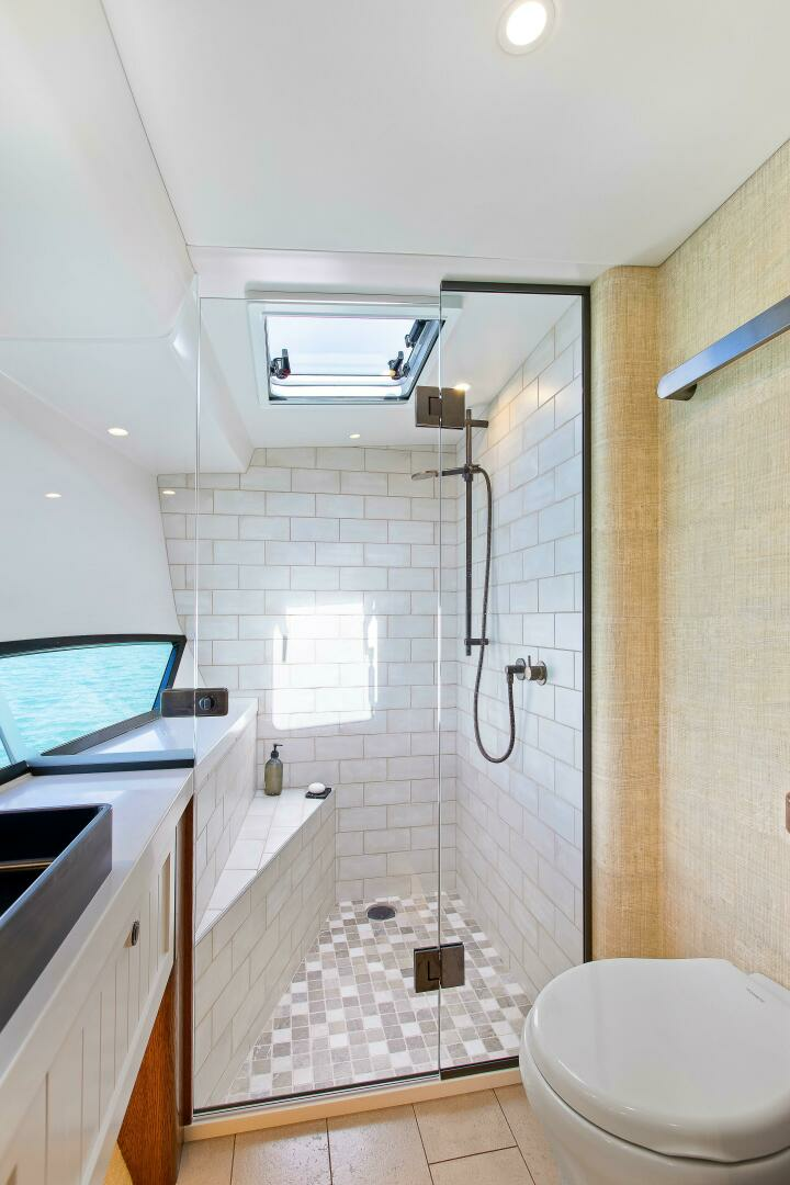 2021 Valder Yachts Power Cat - Image 18
