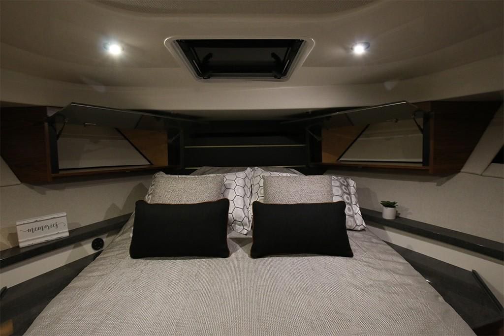 2023-Boston-Whaler-405-Conquest-MarineMax