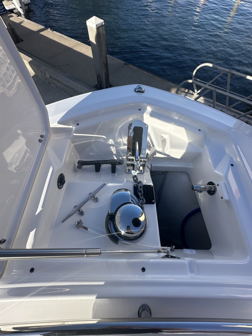 2025 Blackfin 272 CC - Image 8