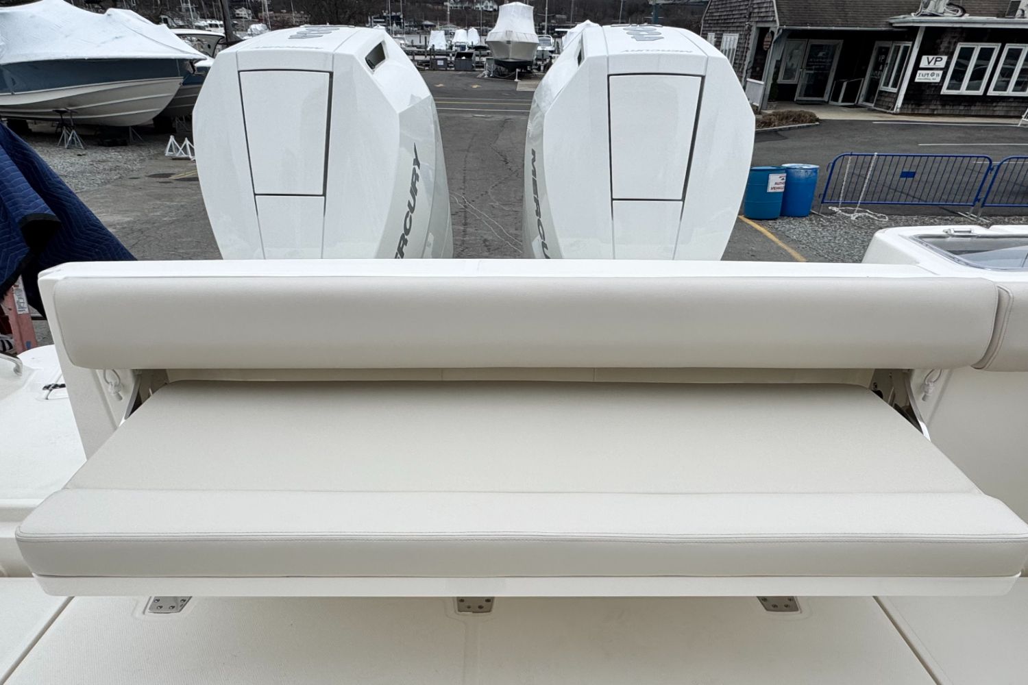 2026 Boston Whaler 325 Conquest - 10