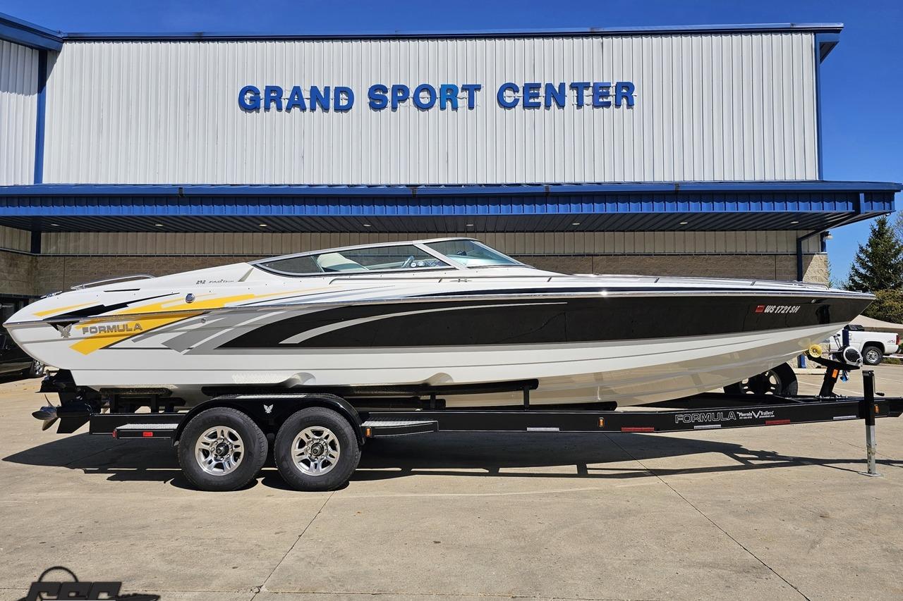 2014 Formula 292 FASTech boat on trailer at Grand Sport Center.