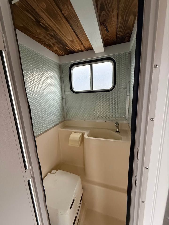 Compact bathroom in a 2008 Sun Tracker Party Cruiser.