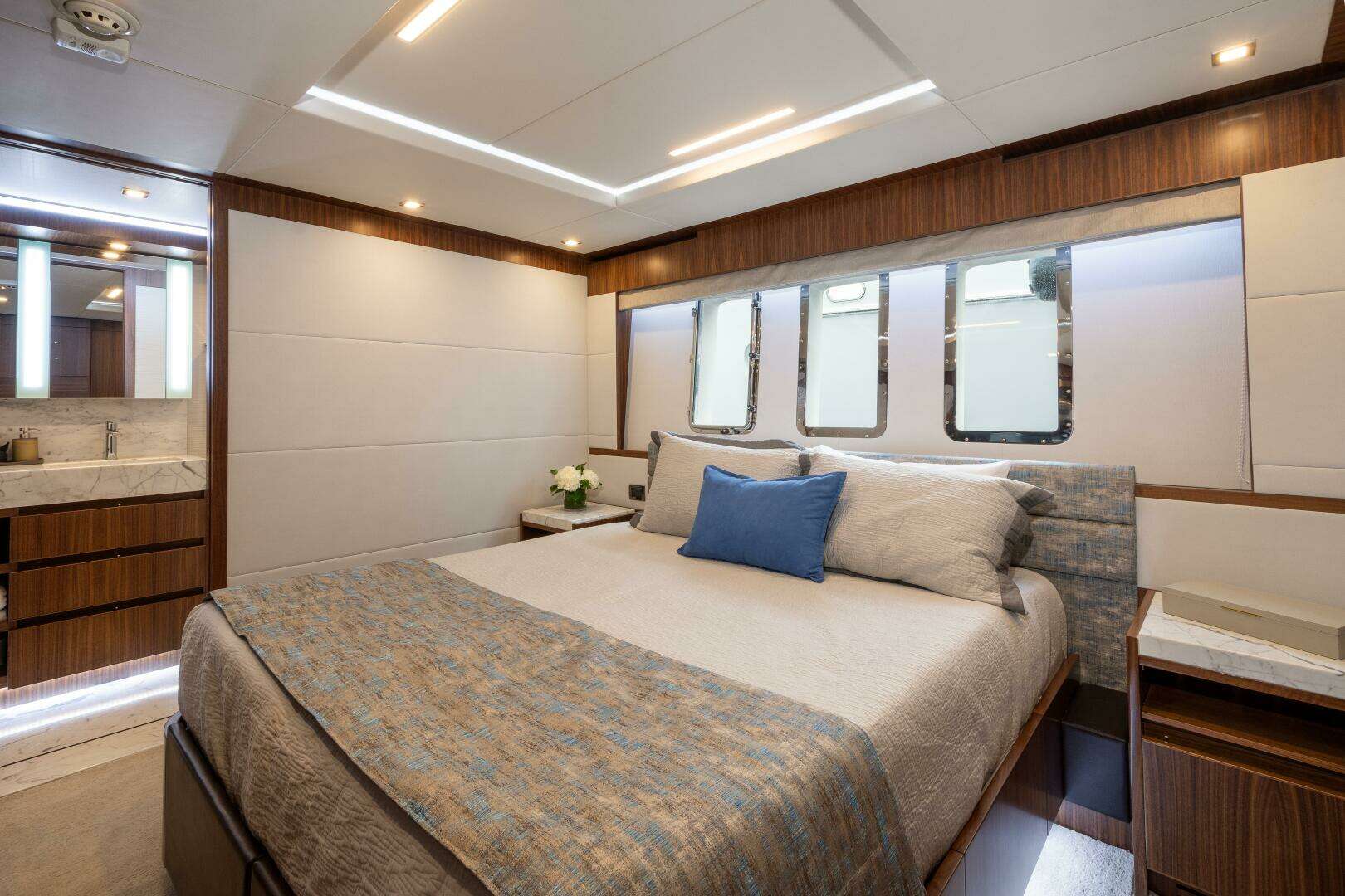 2024 Hargrave Raised Pilothouse - Image 17