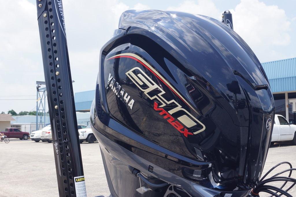Outboard motor on a 2027 Phoenix 921 Elite X II boat, featuring Yamaha SHO VMAX branding.