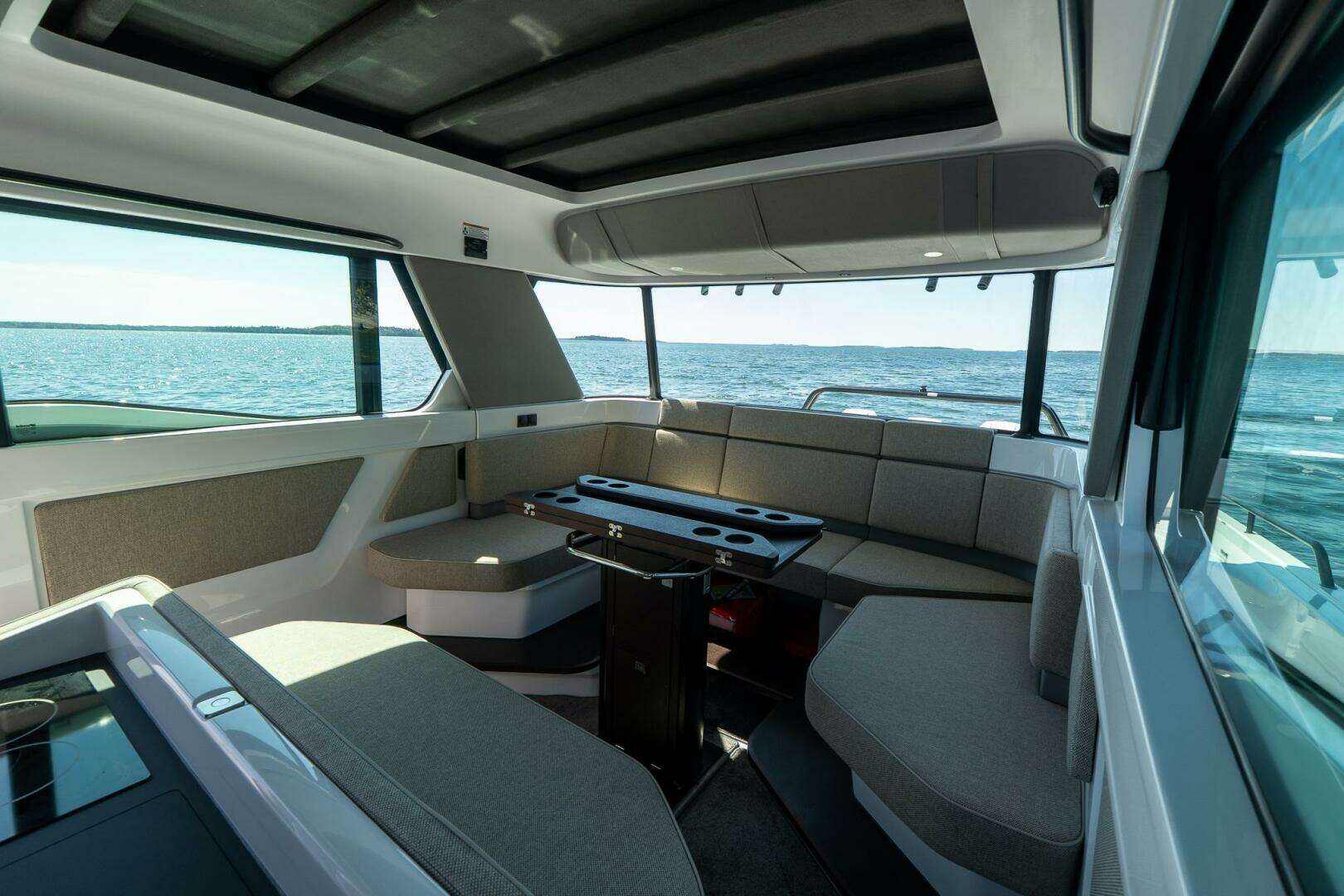 2025 Axopar Cross Cabin - Image 40