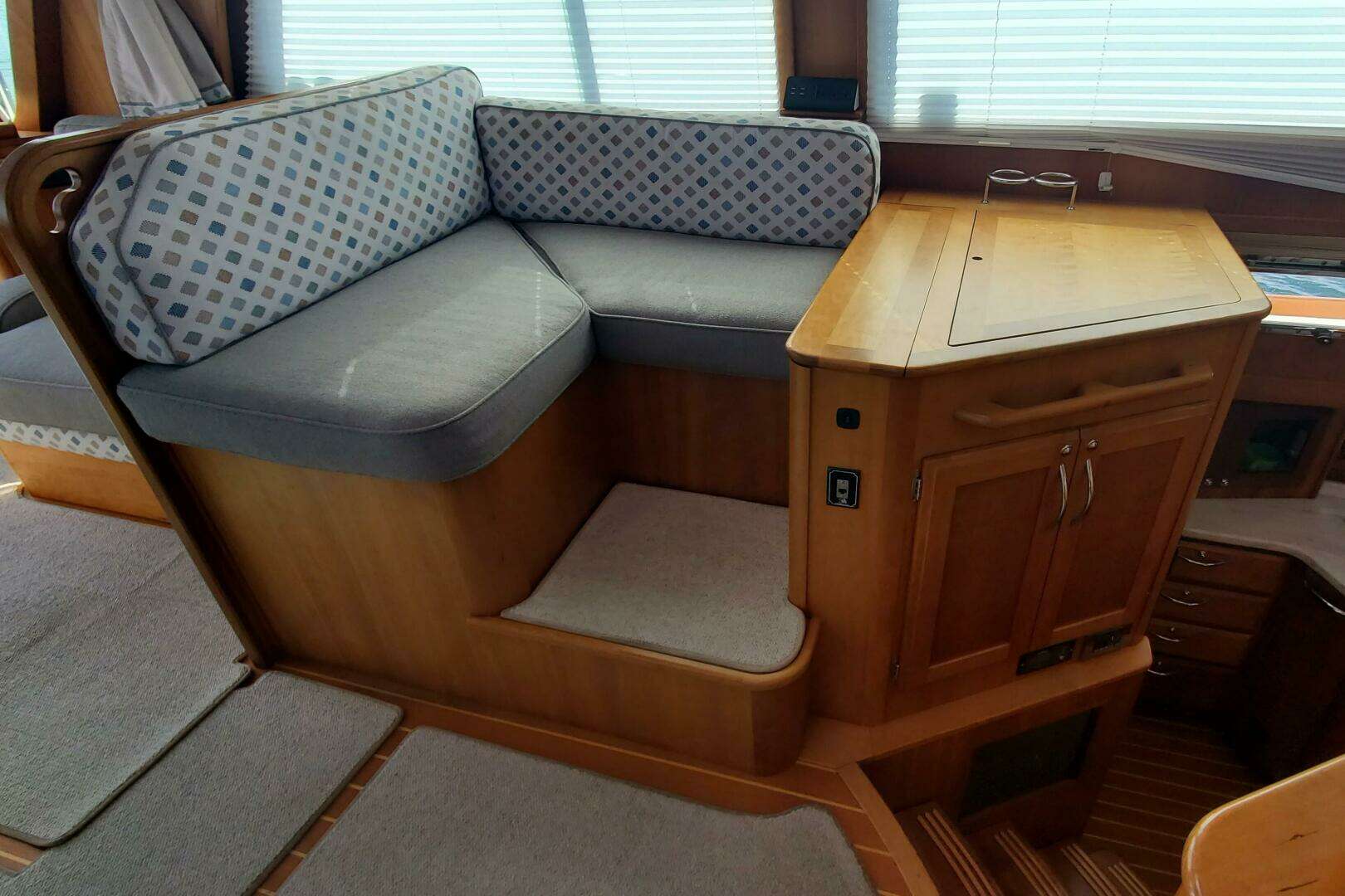 2012 Sabre 48 Salon Express - Image 24