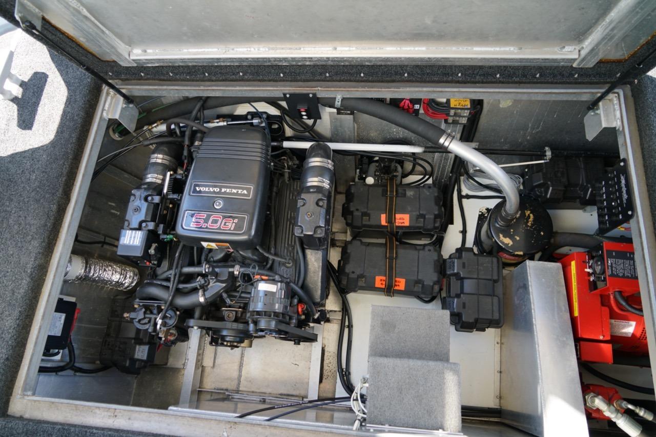 Engine compartment of a 2000 Stardust Cruisers 83'x17' houseboat with Volvo Penta 5.0Gi engine.