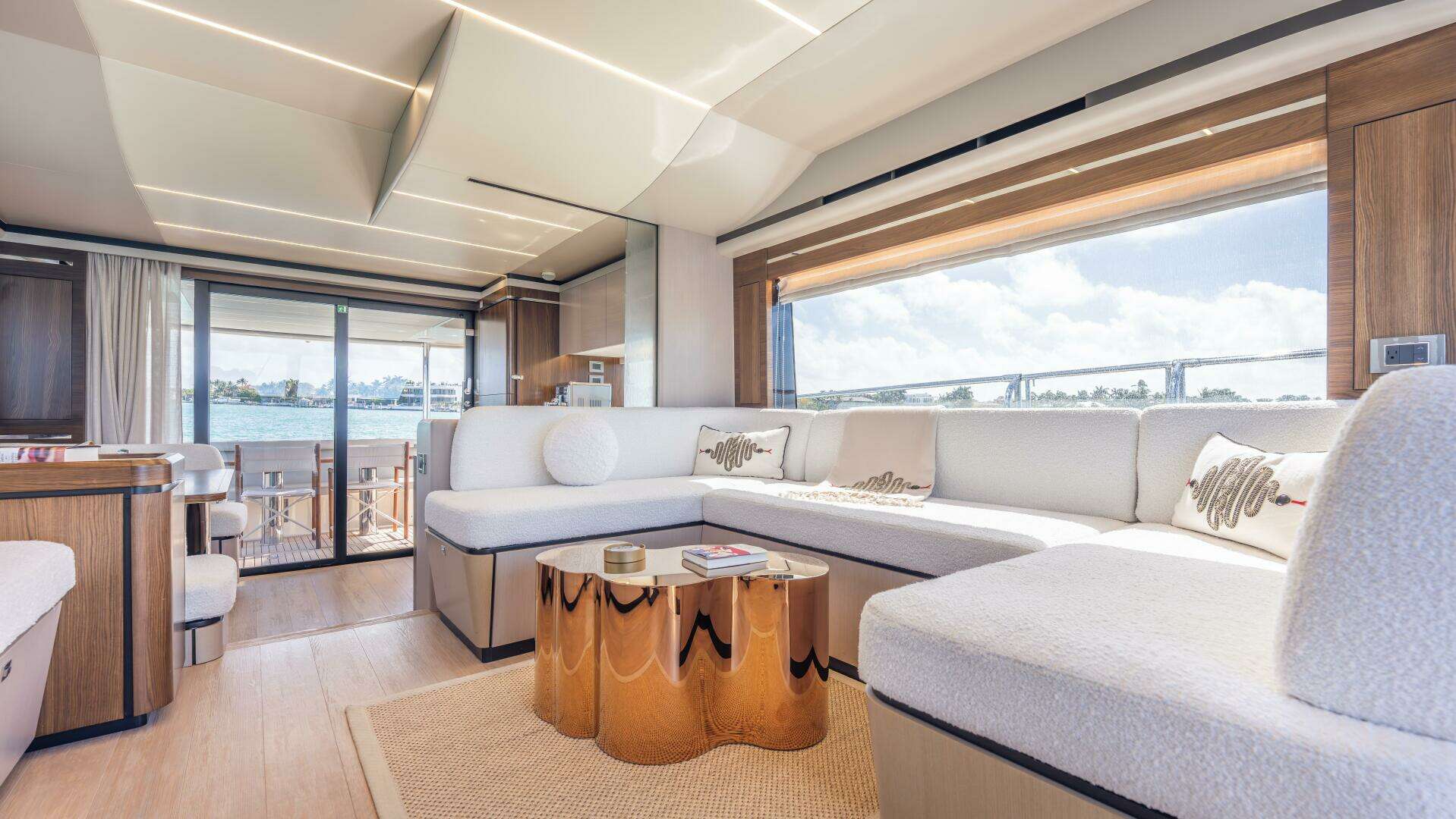 2019 Absolute 58 Fly - Image 15
