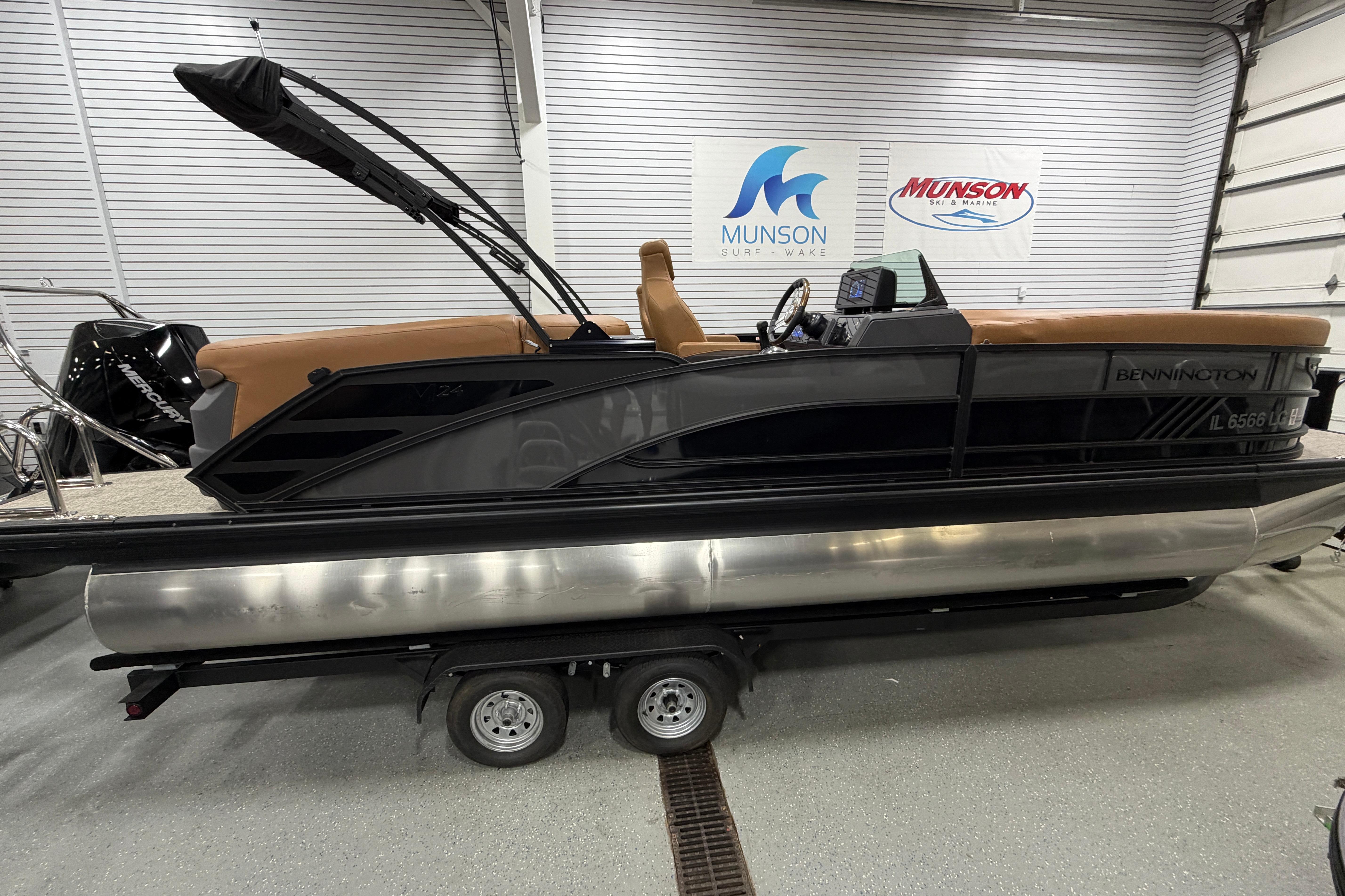 2025 Bennington M Quad Bench 24 MFB