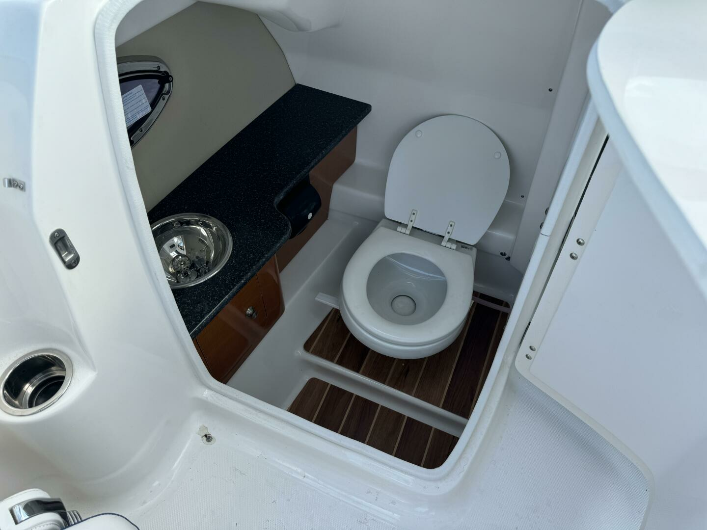 2012 Chaparral 264 Sunesta - Image 22