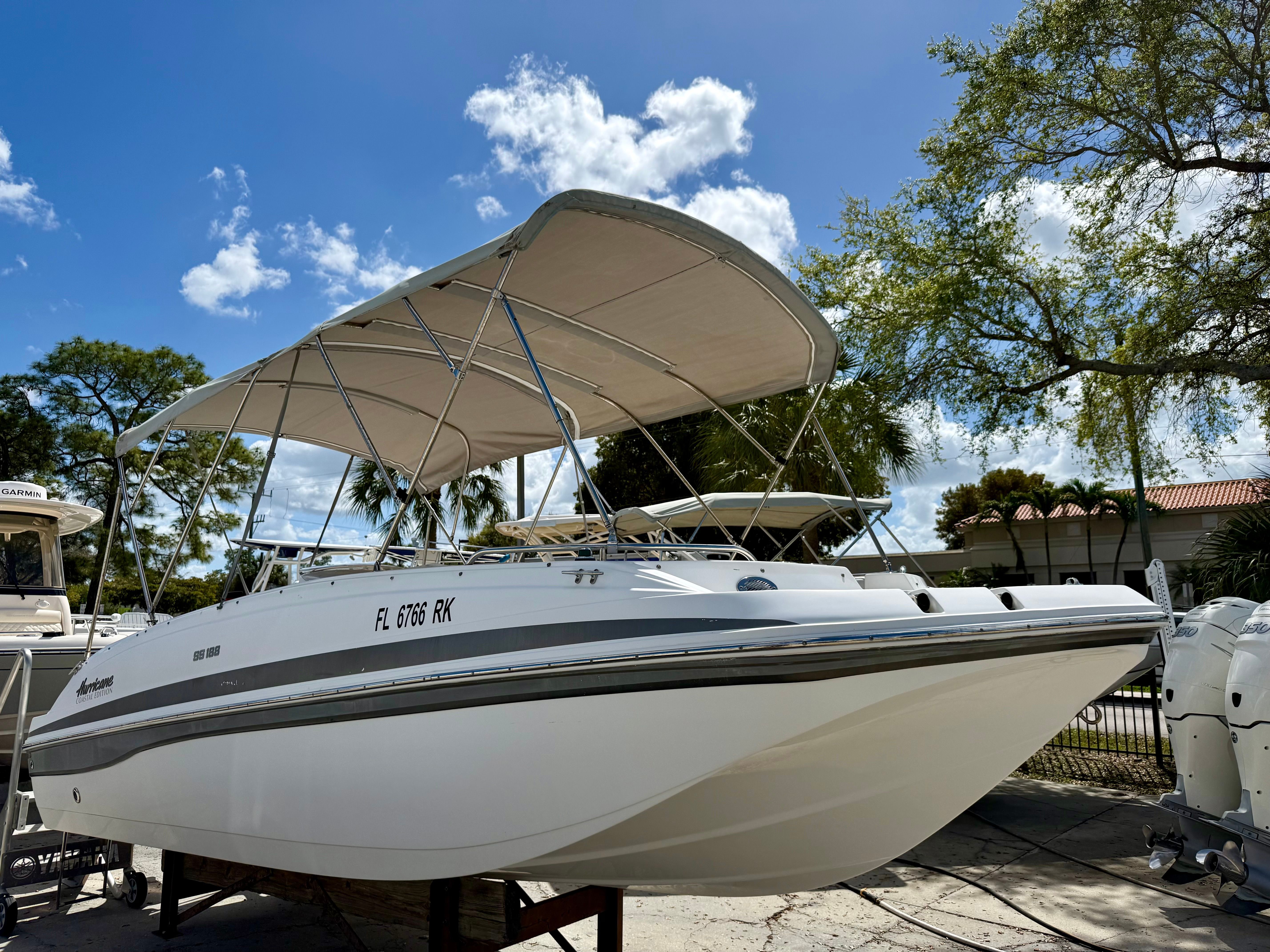 2017 Hurricane SunDeck Sport 188 OB
