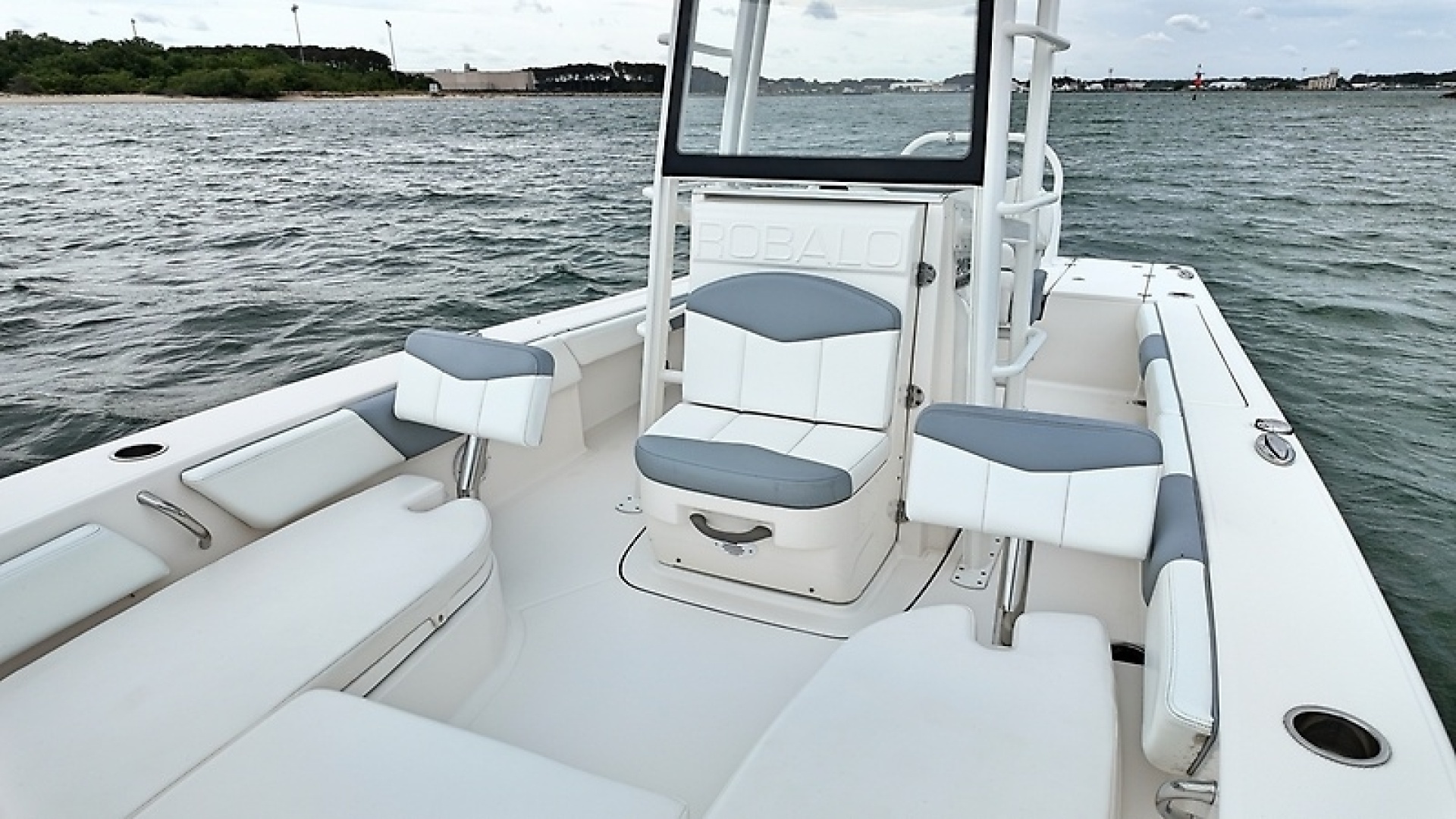 2021 Robalo 246 Cayman SD - Image 19