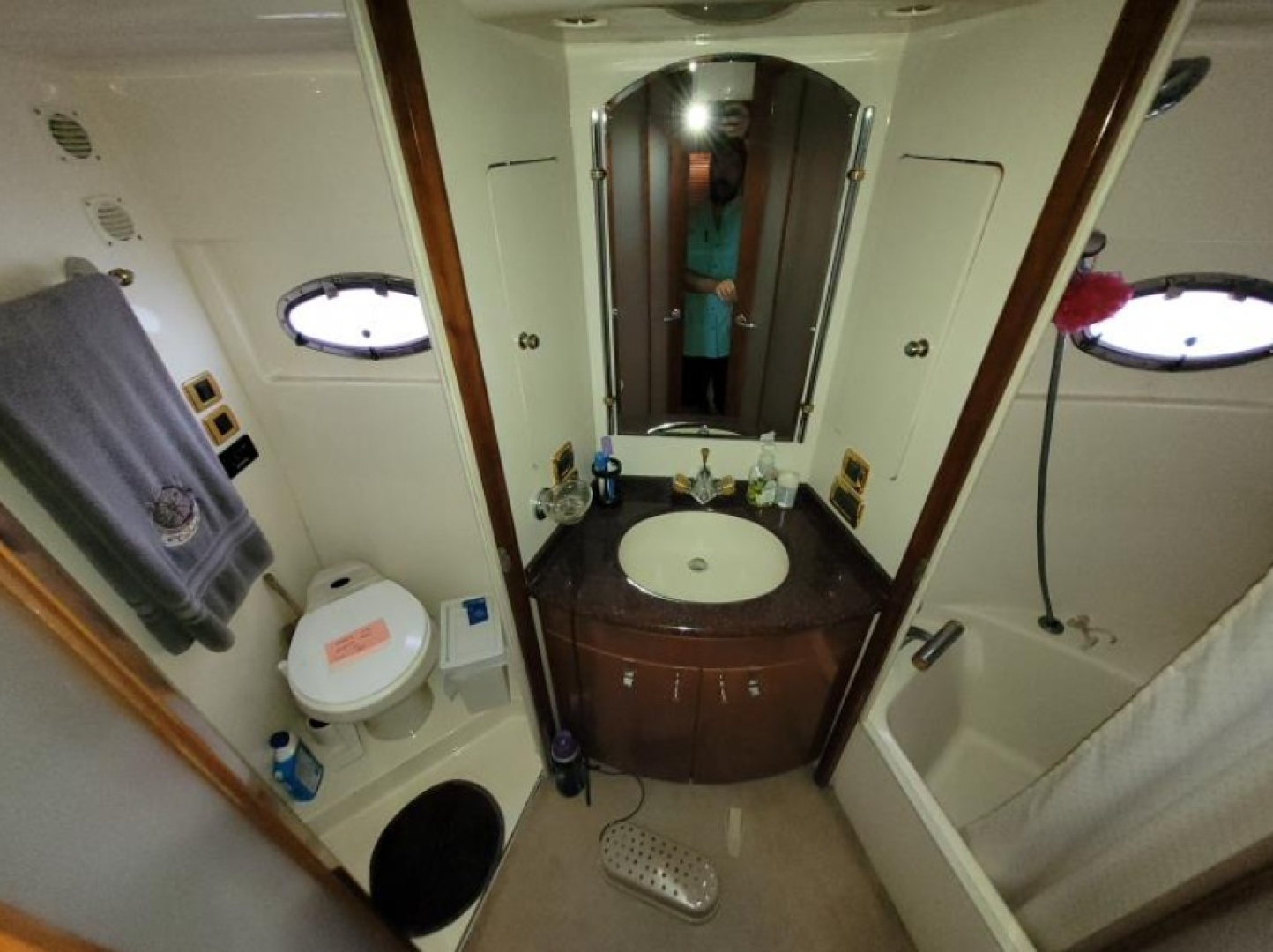 2001 Carver 570 Voyager Pilothouse - Image 45