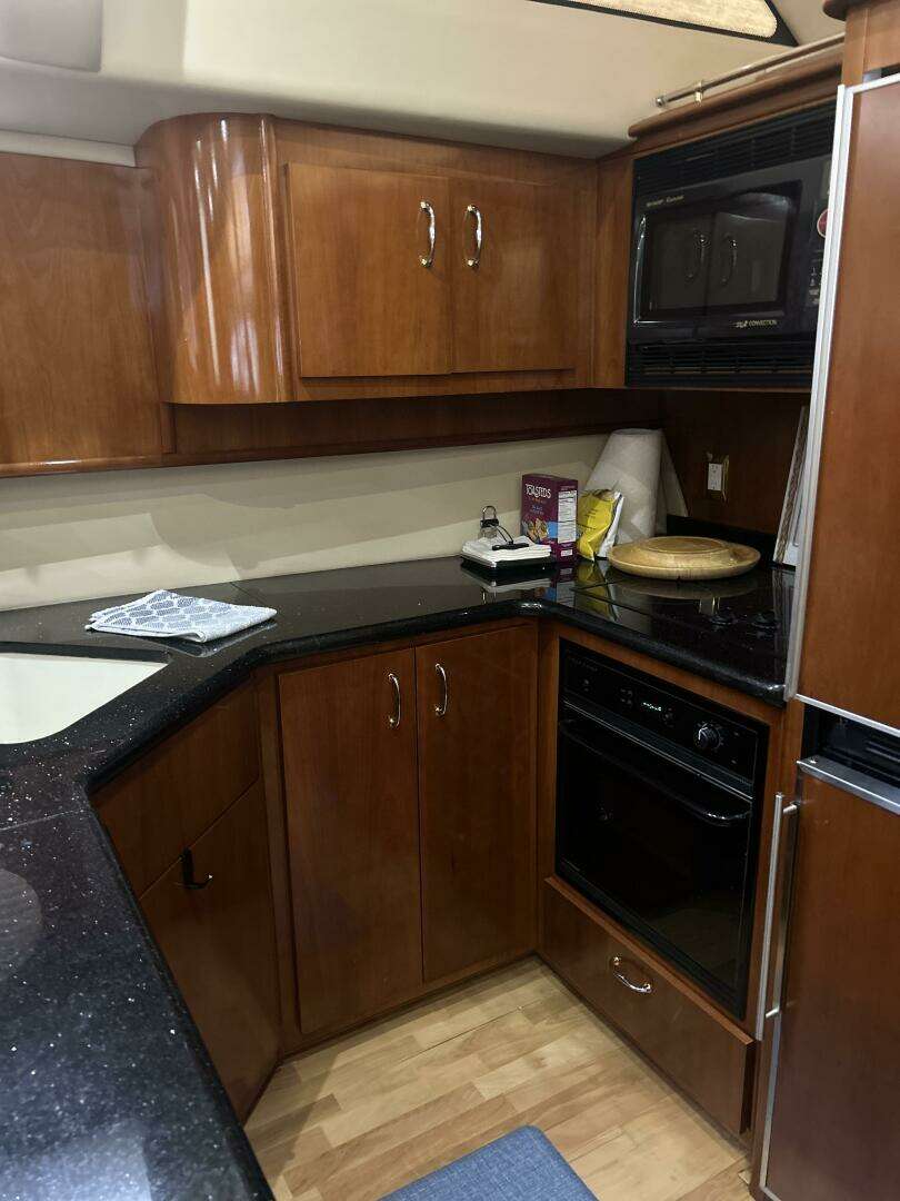 2003 Carver 466 Motor Yacht - Image 47
