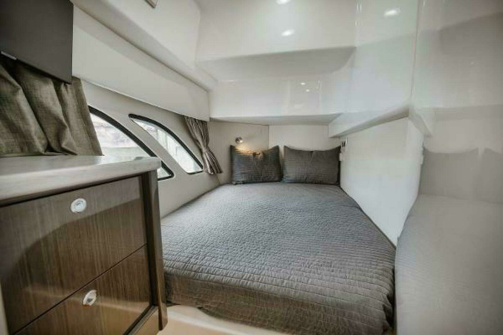 2018 Intrepid 475 Sport Yacht - Image 37
