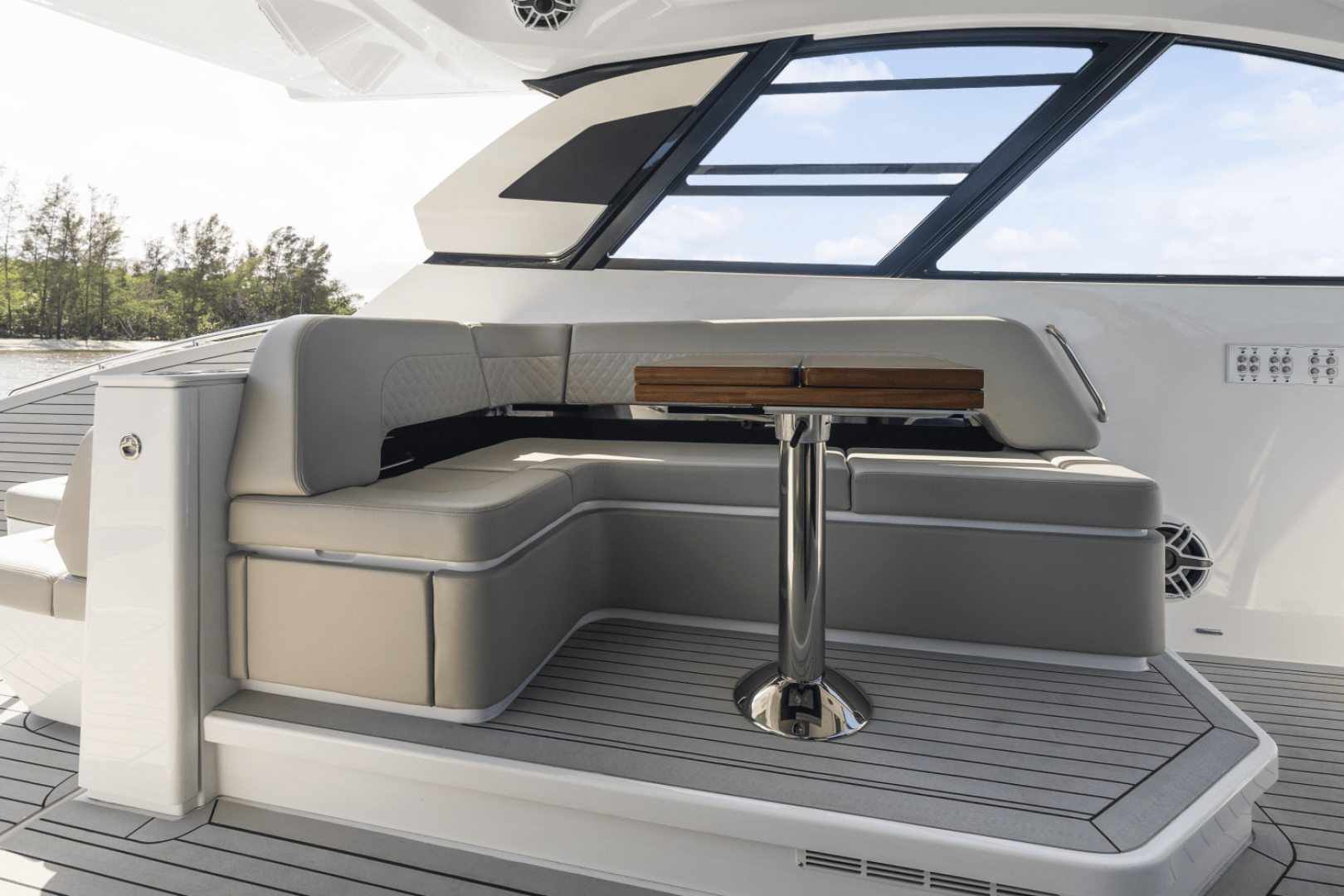 2026 Cruisers Yachts 50GLS OB - Image 89