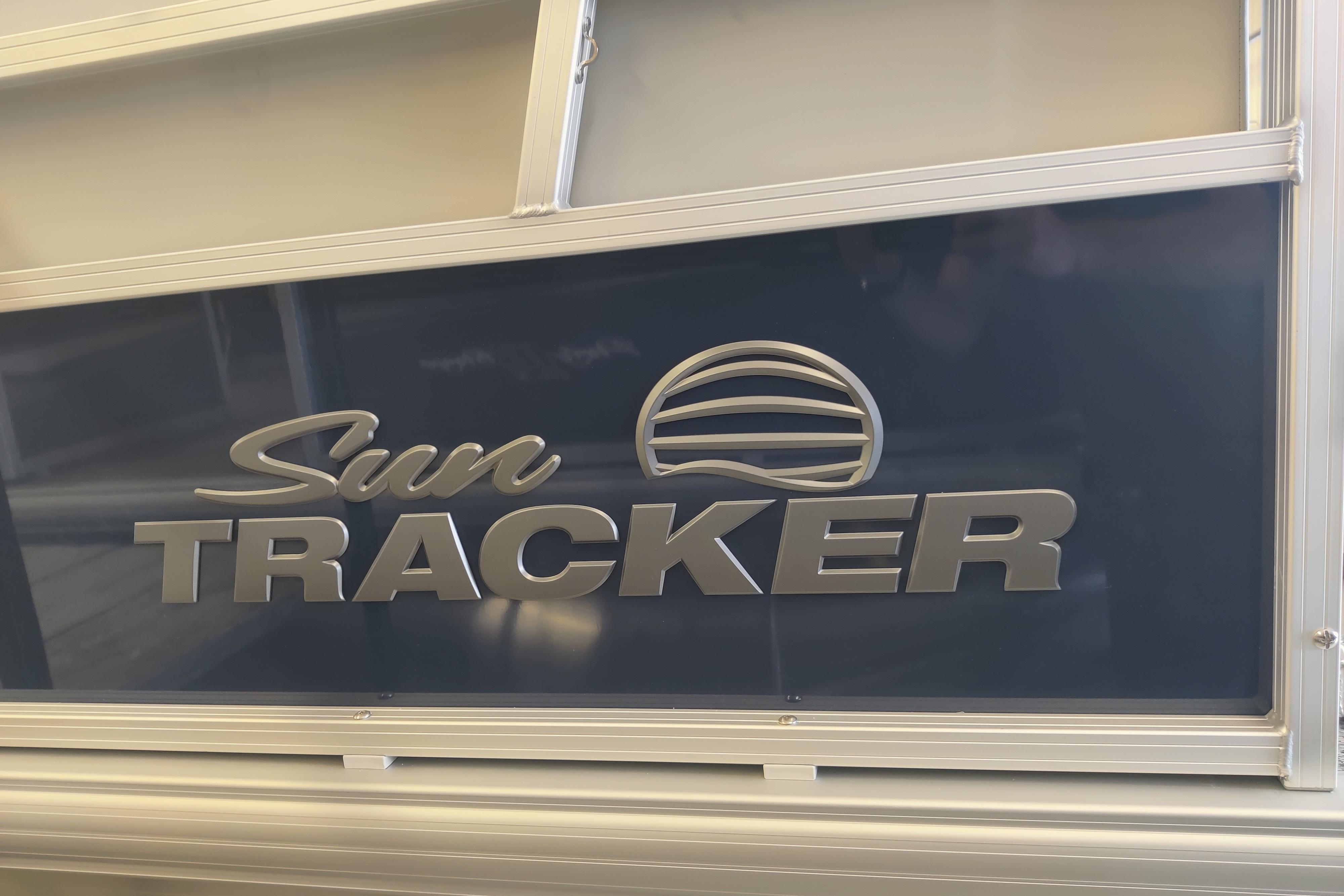 Sun Tracker Bass Buggy 16 XL Select 2026 logo on boat panel.