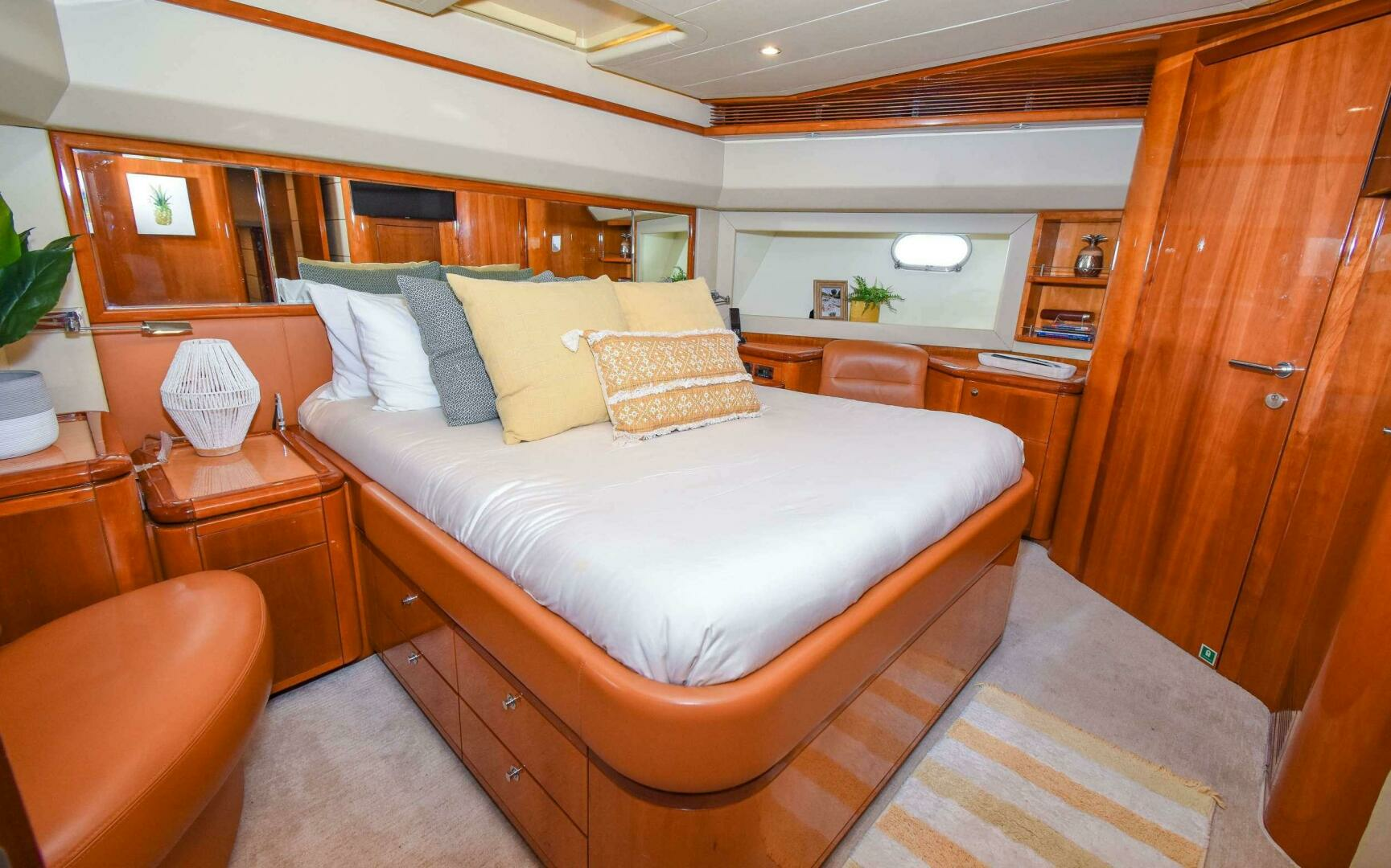 2006 Ferretti Yachts 881 - Image 12